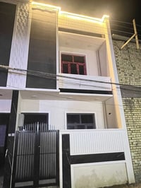 بيت 50م يحتوي على  بناء درجا اولئ 2 نوم صاله ومطبخ  وخدمات صحيه ومنور ...