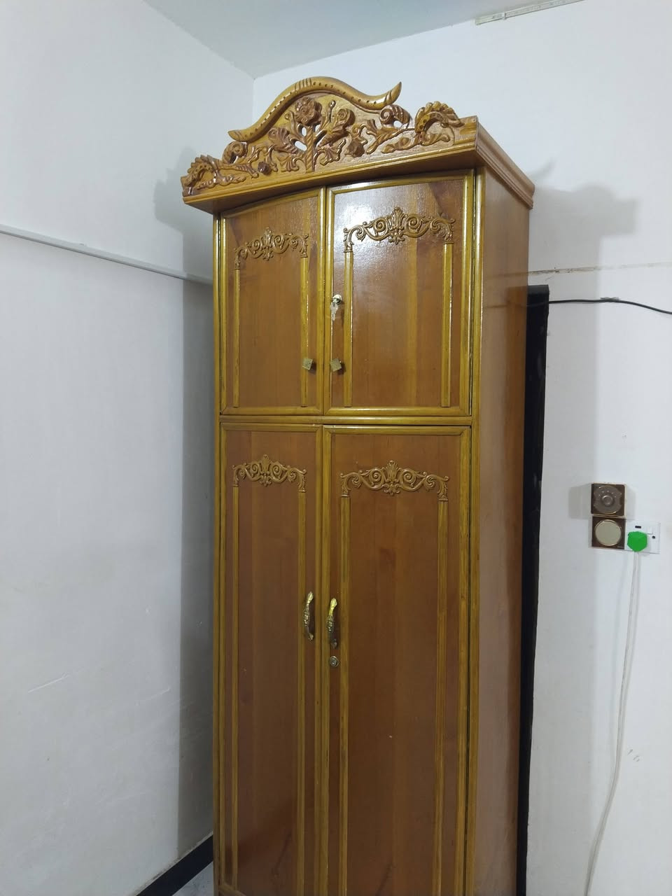 السلام عليكم من رخصت مدير الگروب غرفه اخشاب ٥ ابواب ملحق  مستخدمة شغل درجه ثانية نظيفه مثل ما واضحه اي كسر ما بيه مكان المسيب حي العسكري السعر تفضل خاص او الاتصال على رقم *********** متواجد واتساب وشراي بي خير ويدلل
