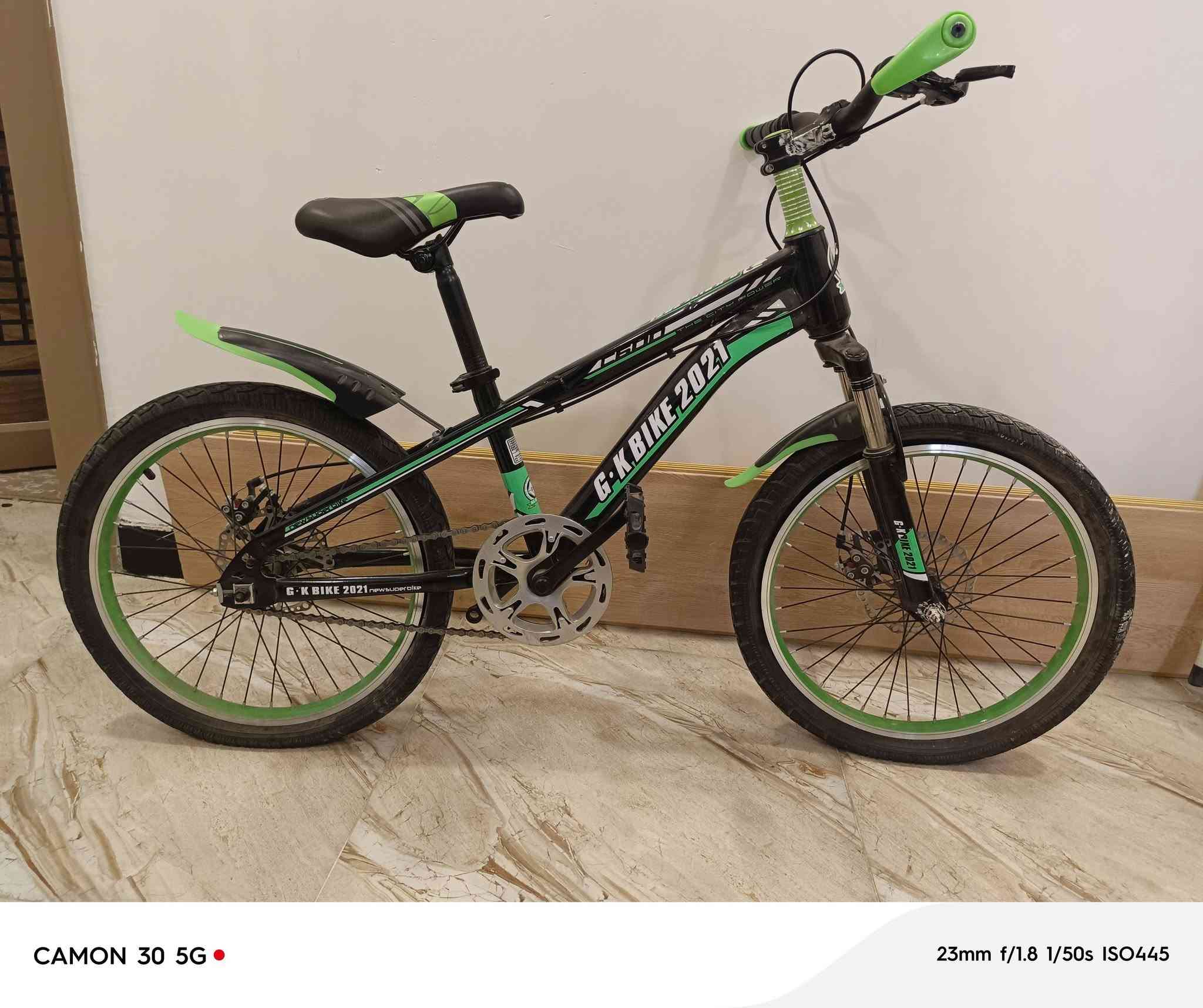 النجف شارع الاوئلي 

🚲 بايسكل للبيع 🚲
✨ نظيف وحالته ممتازة
🟢 لون أسود وأخضر
📏 قياس 20 إنچ
⚙️ فرامل أمامية وخلفية
💰 السعر: 80,000 دينار عراقي
📍 البيع للجادين فقط
📩 للاستفسار والتواصل مراسلة خاص
***********

نص مكتوب في الصور:
- CAMON 30 5G 23mm f/1.8 1/33s ISO1750
- CAMON 30 5G 23mm f/1.8 1/50s ISO445