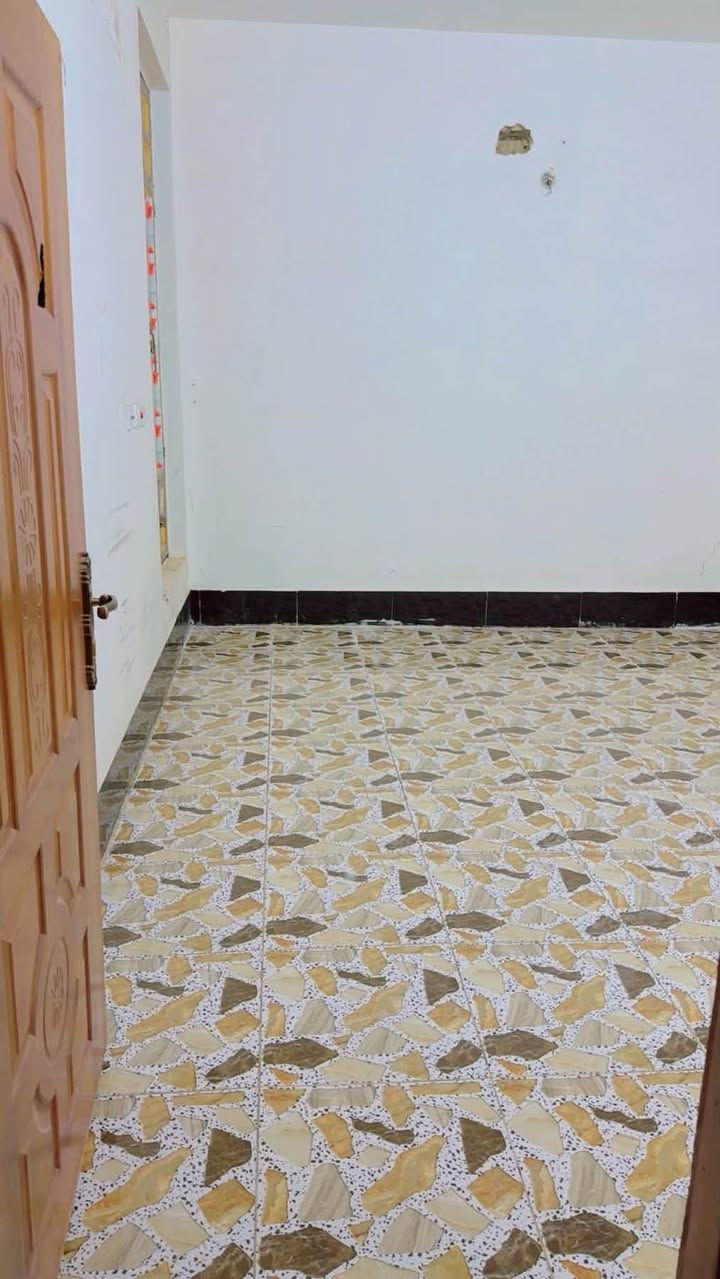 🏠 بيت طابقين للإيجار – حي الشهداء 📍

✨ فول حديث ومرتب وجاهز للسكن

🔹 الطابق الأرضي:
• استقبال
• صالة
• مطبخ
• غرفة نوم
• حمام
• كراج 🚗

🔹 الطابق الثاني:
• غرفة نوم
• حمام

📍 الموقع: حي الشهداء – قريب من مطبخ الخيرات

💰 سعر الإيجار: 375 ألف

📞 للاستفسار:
***********
📱 واتساب: ***********
