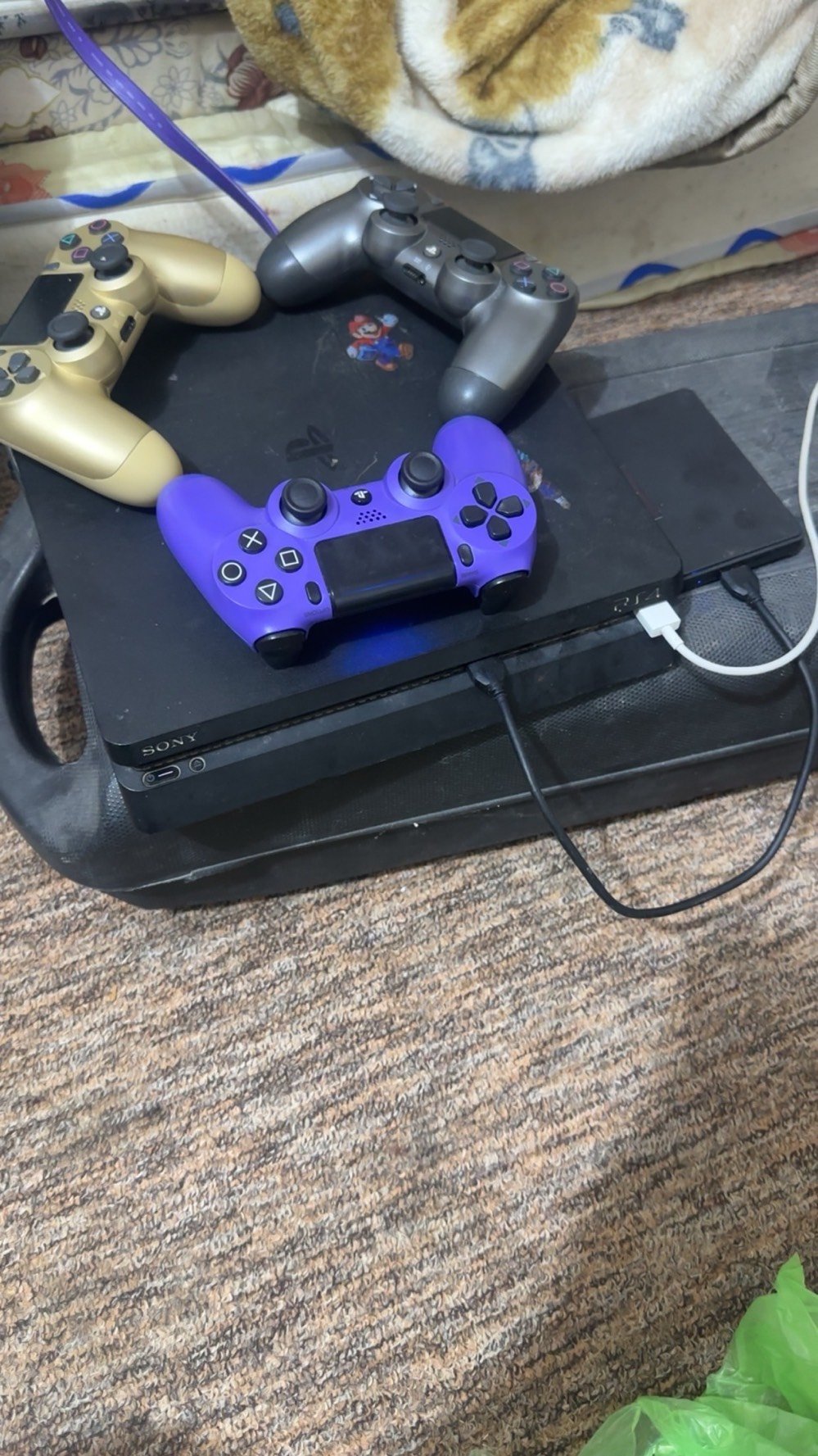 بلايستيشن 4 سليم مهكر GoldHEN بحجم 1 terabyte + 3 يدات + ملغم ألعاب ومودات جاهز!


للبيع جهاز PS4 Slim معدل (تهكيرة GoldHEN) بحالة ممتازة ومعد بكامل الملحقات، جاهز للعب فوراً دون الحاجة لأي ضبط:
• التخزين: 1TB إجمالي (ذاكرة الجهاز + هارد خارجي توسعة 512GB).
• الملحقات: 3 يدات تحكم + جميع الوايرات والأغراض الخاصة به.
• الألعاب والتطبيقات المثبتة (17 لعبة ضخمة):
• Red Dead Redemption 2
• Resident Evil (Village, RE4 Remake, RE2 Remake, RE6)
• GTA V
• Ghost of Tsushima
• Call of Duty: Black Ops 3 / Black Ops 6
• EA Sports FC 24 & eFootball 2024
• Assassin's Creed Syndicate
• Dragon Ball Xenoverse 2 & Jump Force
• Dynasty Warriors 9
• تطبيق GameBaTo لتحميل أي لعبة مجاناً ومباشرةً من الجهاز.
• المميزات الإضافية:
• جميع الألعاب محمل معها مودات غش (Cheats) ومودات إضافة مخصصة.
• تختيمات بلاتينيوم وتختيمات كاملة متوفرة على الجهاز.
السعر المطلوب: 450,000 دينار عراقي (قابل للتفاوض البسيط للجادين).
المكان / التوصيل: (كربلاء).
للتواصل: عبر الرسائل المباشرة أو رقم الهاتف ***********