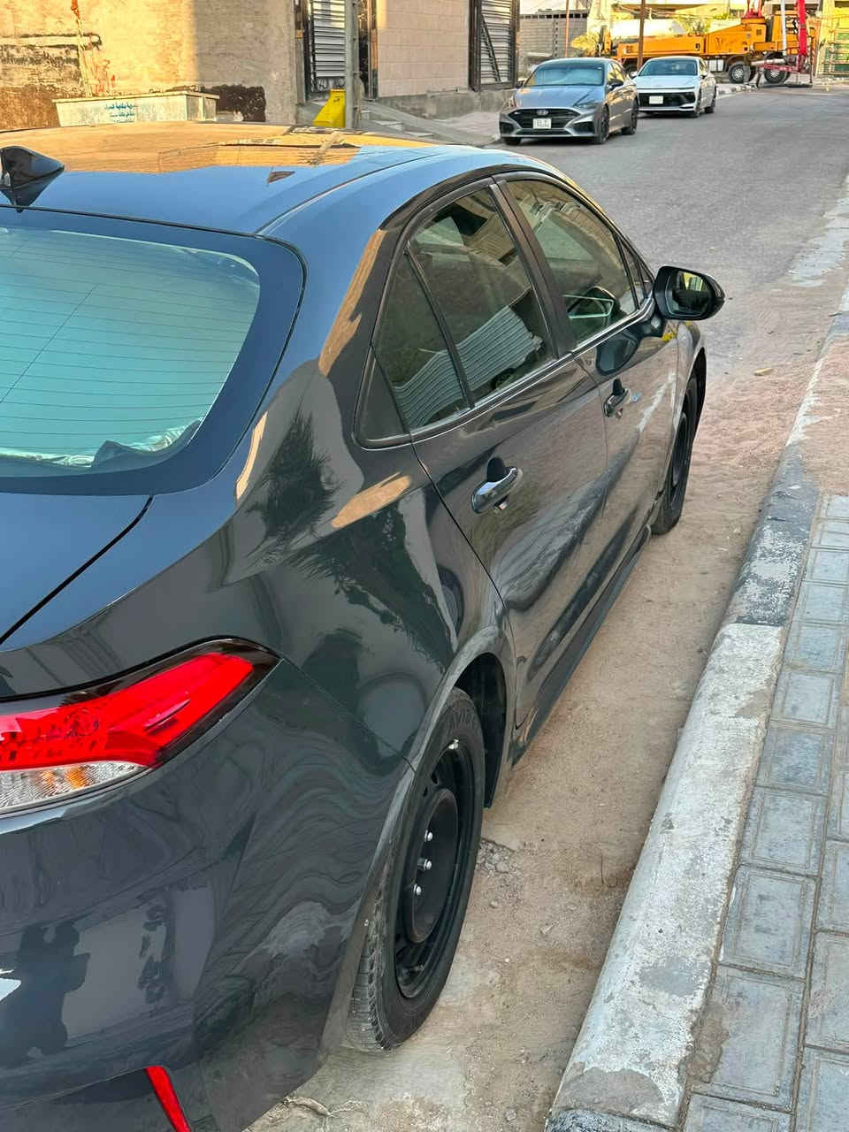كورلا 2023 لون سمنتي ياباني اصل وارد امريكي
ماشية 22 ميل محرك 2000 بانزين سيارة كاملة و جاهزة ما بيها اي نقص كير مكينة كفالة تاير الشركة و باتري جديد 
رادار امامي 
مانع تصادم 
توقف ذاتي
فول تحكمات سترين
شاشة ذكية كاربلي اندرويد اوتو 
كامرة خلفية
مكان السيارة كربلاء 
رقمها كربلاء الدولي باسمي مصفرة غرامات و سنوية جديدة 
حادثها طخة يم اللايت امامي 
***********
