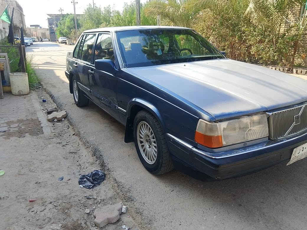 السلام عليكم
فالفو موديل1992 كير ومحرك بطه جدد ترايك وين متريد  الكهربائيات كله شغاله بلادي فقط الدشبول بيه كسور، الرون كيلو متر بانزين كله شغال للاستفسار *********** السعر 30 وبيه مجال. النجف, العراق
