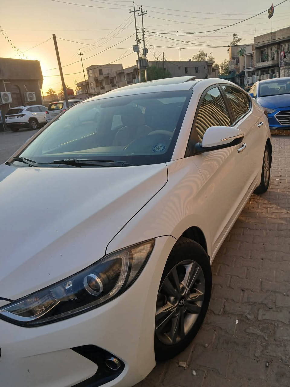 السلام عليكم النترا خليجي موديل 2017 ماشيه ٦١ الف سياره على ايد وحده من الزيرو فول مواصفات فتحة سقف كشنات جلد اصلي تبريد قطعتين مري شفط اشاير بال مري تايرات جدد كير محرك على وضع الشركة صدر خلفي امامي جديد محرك 2000دوش كير AT كامره خلفيه شاشه سويجات عدد 2 نظام ترحيب عند لاقتراب باقي مواصفات معروفة سياره مكفولة من الضربة بيها قطعة وحده فقط بدون دواخل السياره كلش نظيفة السعر ١٣٥ اوبيها مجال بسيط رقم بغداد بسمي قبل فتره مجدد ارقام وسنويه وهزه ***********
