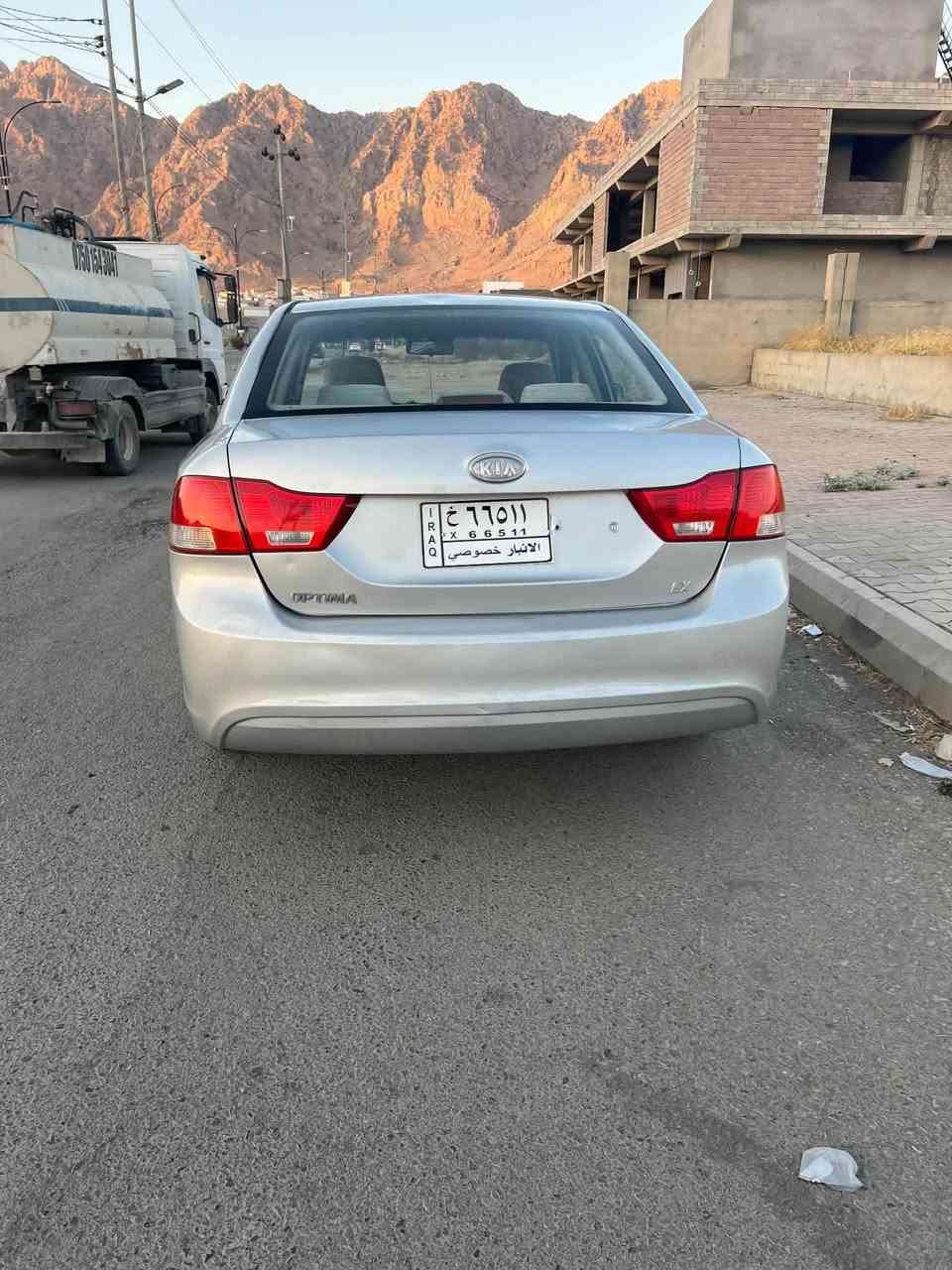 کیا ئۆپتیما بڕاوەی دوبەی ٢٠٠٩
بێ کۆدە راست کۆدی بکە بەناوی خۆت 
گێڕو مەکینەی بەشەرت 
مەکینا دووشی مەر خوبی لەسەرە 
بەنزین زۆر زۆر کەم ئەخوات 
دەعموو لێدراوی هیچ هیچ نییە 
قرچیشی نییە
چرکەی تیا نییە زۆر توندو تۆڵە 
بۆ مەسرەف هیچ هیچ مەگەری
مەسرەفی نییە
تۆماتیکە ئەی بی ئێسە 
جام کارەبای 
شوێن رانیە
٤٣ مەعامەلە
*********** رانية, السليمانية
