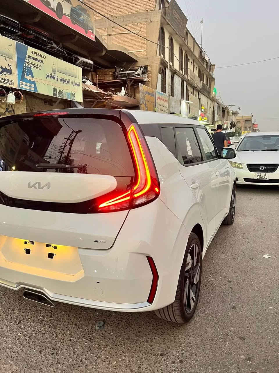 NO. :476
Year :  2023
Make : KIA
Model : SOUL  GT-LINE
اللون : ابيض
سعه المحرك :  2.0 DOHC دوش
المسافه المقطوعه : 6812ml
----------------------------------
🚘 المواصفات 🚘
وارد امريكي  🇺🇸
بصمه
فتح
شاشة العدادات ديجيتال
شاشه 
كاميرا
فرش جلد و مخمل
تحكم سرعه
تحكم مسجل
شاحن وايرلس
تحكم سرعه
تحكم مسجل
ويل 18
هاندبريك كهربائي
نظام عرض الكاميرا
اضويه اماميه و خلفيه LED
تشغيل عن بعد
حساس تجاوز
تحديد مسرب
DRIVE MODE
----------------------------------
⭕️ حادث السياره صبغ في جاملغ امامي
 من جهة الباب فقط
----------------------------------
💲 السعر على الخاص 💲
----------------------------------
مكان السياره بل الحله

☎️ للاستفسار  يرجى الاتصال على الرقم التالي☎️

⬇️                            ⬇️              
***********
