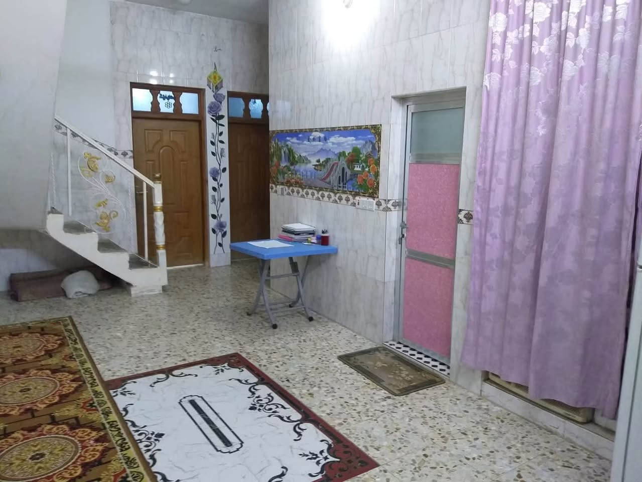 🏠 للبيع بيت 105 متر – طابقين

📍 موقع مميز وقريب جداً من الشارع العام، شارع العلوة مقابل معرض القمر للسيراميك.

🔹 المساحة: 100 متر
🔹 الطابق الأول: جاهز للسكن، يحتوي على:
• استقبال
• صالة
• غرفة نوم
• منور
• صحيات داخلية وخارجية

🔹 الطابق الثاني: هيكل، يحتوي على:
• غرفتين
• صالة
• صحيات

📌 البيت مناسب للسكن والاستثمار، وموقعه ممتاز وقريب من الشارع العام.

📞 للاستفسار ومعرفة السعر والتفاصيل، يرجى التواصل على الرقم ***********
