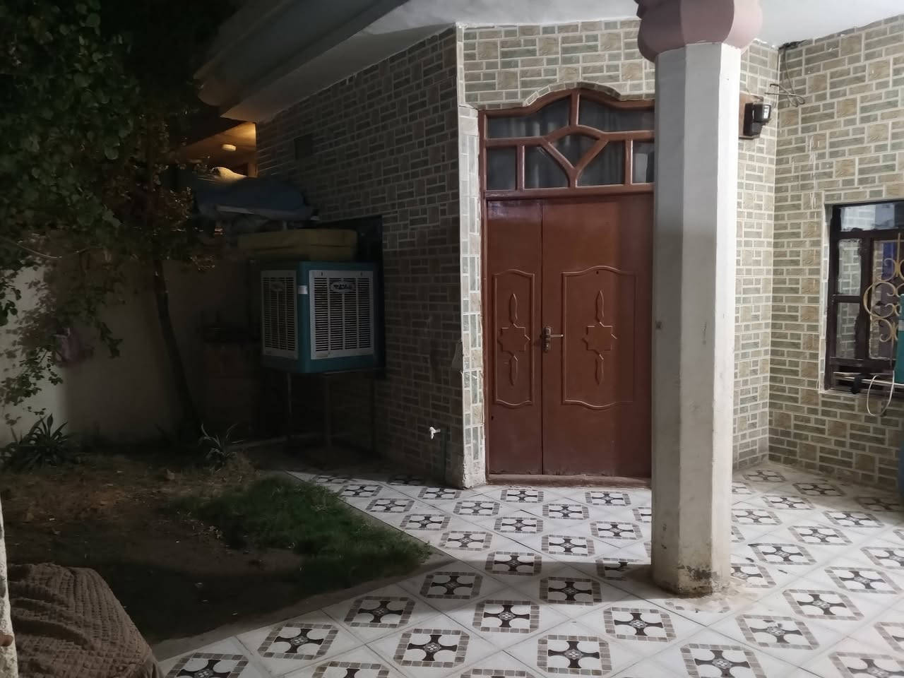 البيت للبيع المساحه 200م
 طريق كربلاء  مفرك عنانه سنجار خلف معمل البلاستك 
تفاصيل اكثر والسعر عل اتصال عل الرقم ‏‪***********‬‏
