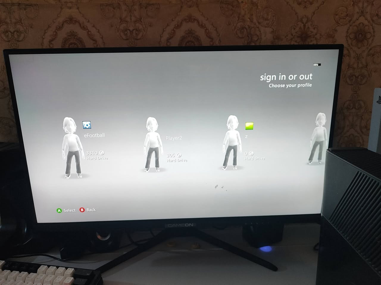 جهاز Xbox360    السعر 130$ واتساب (***********) واتساب
جهاز نضيف محرك الاقراص شغال 
العاب جميله متوفره بي مثل 
اcall of duty 
ا pes2023
وغيرها من الألعاب
