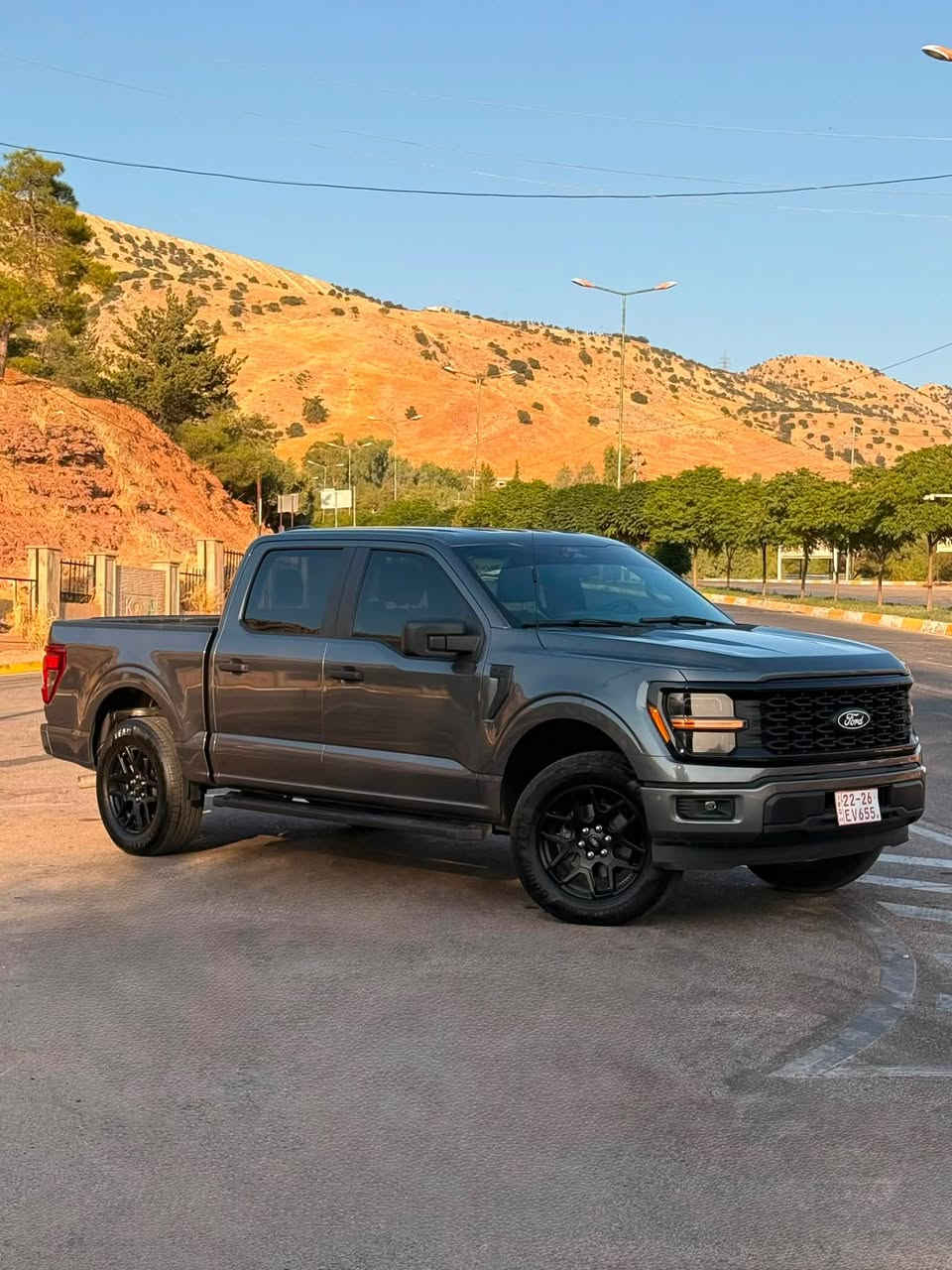 فۆرد F-150 مۆدێل 2024 شکل نوێ 
رەنگی نەوتی مەرغوب . 

🔹بزوێنەر 2.7 لتر V6) EcoBoost - توين تۆربۆ )
هێزی 325 هۆرس پاوەر . 
🔹بزوێنەر مرغوب و ئیختساد بۆ هەموو جۆرە بەنزینێک کێشەی نیە . 
🔹ماوەی رۆشتوو : 13 هەزار مایل .

• پشت و پێش کەپس 
• بێ سبوغ  - بێ ئێرباگ - هەموو شتێک دەقی شەریکە . 
• دەرگای پشت سایەق کەمێک PDR هەیە و بەس . 
• حیسابی کلین بۆ بکە . 

مواسەفات سەیارە /

 🔸دوو ئینج بەرزی شەریکە  Leveling kit 
🔸دەرگا گەورە بۆدی کورت 
🔸شاشە گەورە 12 ئینج .
🔸گێچ کامل ئەلکترۆنی .
🔸گێر ئۆتۆماتيك 10 نمرە .
🔸کامێرا و رادار 360 پلە . 
🔸 رادار و خەتی جادە .
🔸6 مۆدی لێخورین . 
🔸نیزامی Apple CarPlay & Android Auto
🔸لەگەڵ  SuperCrew .
🔸لایت LED . 
🔸فوول Auto ، LED لەگەل سورانی تایەکان  .
🔸کامێرا و حەساسی دواوە . 
🔸دوو ویل (AWD ) . ویل گەورە . 
🔸ئاوێنە رادار و دژە فوول .
▫️زۆر مواسەفاتی تر .. 

🔷 چوار تایەی تازەی لۆک . 
🔷بێ مەسرەف هەموو شتێک بەشەرت . 
🔷رەقەم کاتی کوردستان . 
🔹نمونە لە جوانی بێ قەپ و قۆپ . 

نرخی : 305 گەڵا و معامەلە . 

ناونیشان / کۆیە 
ژمارە موبایل و واتساپ و فایبەر : *********** 

—————————————————————

معلومات السيارة
 النوع والموديل: فورد F-150،موديل2024،الشكل الجديد.
اللون: (نوتي) مرغوب.

🔹المحرك: 2.7 لتر V6 إيكوبوست (توينتيربو).
🔹القوة: 325 حصان.
🔹مواصفات المحرك: مرغوب واقتصادي، 🔹لايواجه أي مشاكل مع جميع أنواع الوقود.
 🔹ماشیة: 13 ألف ميل.

🔸حادث خفيف /  أمام وخلف بلدي (كپس).
🔸 الحالة الفنية: بدون صبغ، بدون إيرباگ، كل شيء على وكالته (دقي شريكة).
 🔸ملاحظات البدن: يوجد تعديل بارد 🔸(PDR)بسيط جداً في باب السائق الخلفي فقط.
🔸السجل: تعتبر "كلين" (نظيفة جداً)

🔶المواصفات الإضافية نظام الرفع: رفع سنتيمترين من الشريكة (Leveling kit).
▫️الهيكل: باب كبير،بودى قصير . ▫️(SuperCrew) بحوض قصير.
▫️ الشاشة والعدادات: شاشة كبيرة قياس 12 إنج ، مع عدادات (گێچ) إلكترونية بالكامل.
▫️ناقل الحركة (الجير): أوتوماتيك 10 نمر.
أنظمة الأمان والقيادة:
▫️كاميرات ورادارات 360 درجة.
 نظام الحفاظ على المسار.
▫️6 وضعيات للقيادة.
‎ نظام Apple CarPlay و Android Auto.
▫️الإضاءة: ليد كامل، إضاءة أوتوماتيكية ▫️بالكامل مع الالتفاف مع الإطارات (LED).
 ▫️المساعدات: كاميرات وحساسات خلفية.
▫️الدفع: دفع رباعي (AWD) مع رنجات (ويلات) كبيرة.
 ▫️المرايا: مرايا مزودة برادار وخاصية التعتيم ضد الضوء العالي (ضد فول).
▫️مواصفات أخرى: تحتوي على العديد من المواصفات الإضافية الأخرى.

الإطارات والحالة العامة

‎ الصيانة: بدون مصاريف نهائياً، وكل شيء شرط الفحص.
اللوحات: رقم كوردستان ( شمالي )مؤقت.
 الحالة الجمالية: نموذج في النظافة، وخالية تماماً من البخس أو الضربات ( بدون صعداد و نزلات ).
السعر وسواسة التواصل
السعر: 305 ورقة (30,500 دولار) وفيها مجال للمعاملة.
 الموقع: كويه (كويسنجق).
 رقم الهواتف (اتصال، واتساب، فايبر): ***********

