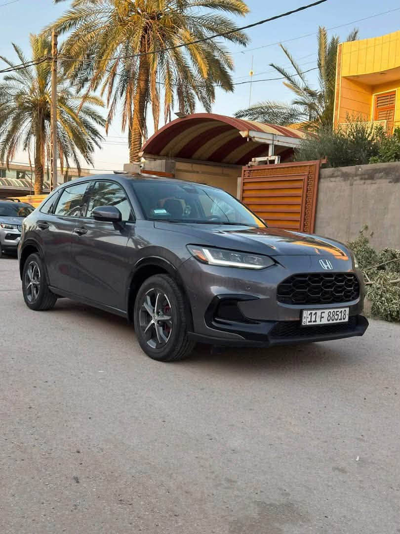 السلام عليكم ورحمة الله 
للبيع فقط بدون مراوس honda -HR-V
مواصفات EX_L فول مواصفات 
الموديل (2024)
محرك 2000 تنفس طبيعي
السيارة جديدة جداً
مرآة اوتو دم
بصمة 
دخول ذكي 
فتحتة سقف
داخل جلد 
رادارات جانبي
حساس امامي خلفي
مساعد نزول المنحدرات 
قيادة ذاتية 
شاشة الكبيرة
ماشية (10،000)
تدفئة كشنات
اوتو هولد
السيارة جديدة 
حادثة مبدل باب السائق والجاملغ فقط
وانصبغن 
رقم بغداد بأسمي
للاستفسار 
                                                         ***********
