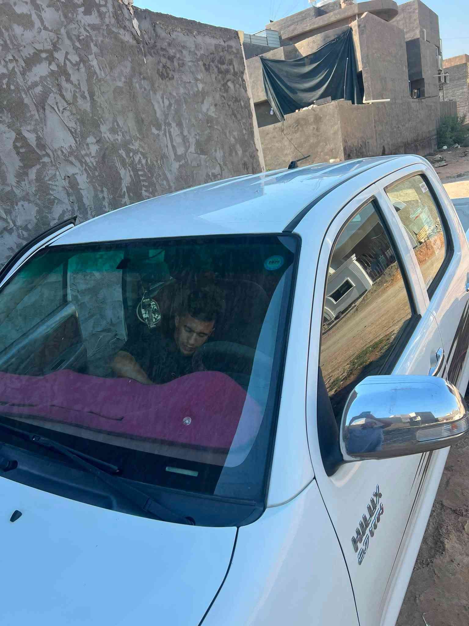 بيكم هايلوكس للبيع موديل٢٠١٢من الصبغ والضربه محرك وكير مامفتوح عل الشركه ماشيه ١٦٥الف حقيقي ***********@
