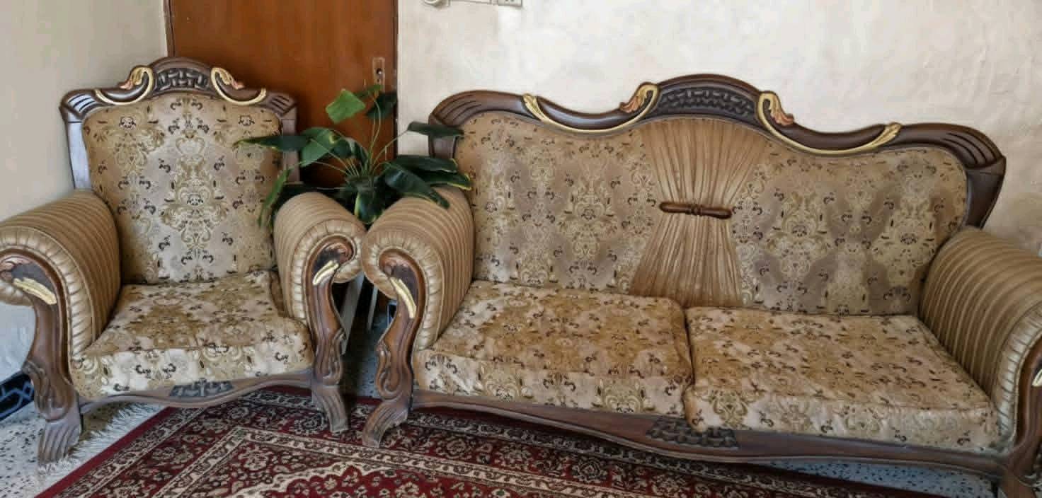 كاونتر تسكام باب اول ٣ قطع ب ٣٥٠
تخم ملكي ١٠ مقاعد زان ب ٣٠٠
عربانه صنع الماني مع كريكوت ب٥٠
تخم تركي ملون ٨ مقاعد يتحول سرير اسفنج نازل شويه ب١٠٠
المكان بغداد الامين الثانيه نواب الضباط 
تواصل *********** واتساب