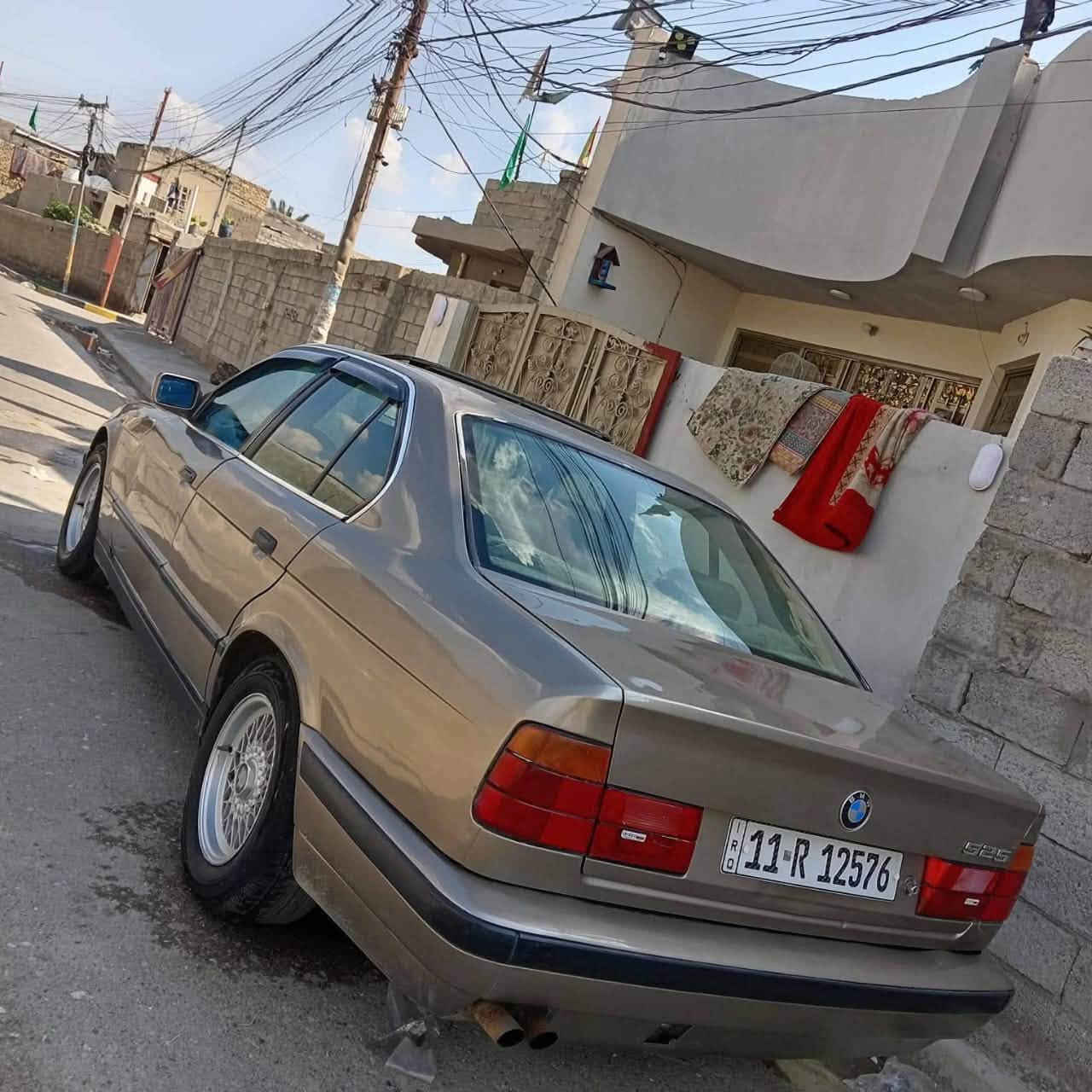 🚘 للبيع BMW 525 موديل 1990

🔹 المحرك مفتوح، مو مسكر  
🔹 التبريد شغال وتمام ❄️  
🔹 السيارة نظيفة وجاهزة  
🔹 صبغ حزام للجمالية فقط، بدون ضربات  
🔹 مكان السيارة: بغداد – الغزالية  
🔹 السعر: 43 ورقة وقابل للتفاوض

📞 للاستفسار: ***********

السيارة جاهزة للفحص.
