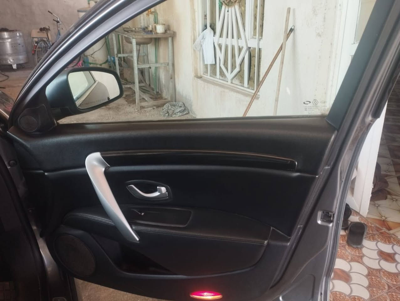 سعر 110 وبيه مجال
*********** 
ريو سامسونج اس ام سبعه..موديل 18 رقم بابل بأسمي وكاله عامه مروريه ...كامل المواصفات ماعدى الفتحه..استيراد خاص مو وارد .... السياره بلاد شركه ماعدى الحادث الي عندي صار بيهه شخوط وبنيد ....كير مكينه بلاد شرط ومكفول .......المكان الدوايه....السياره غاز بلاد انسه الصرف والعطل .....
