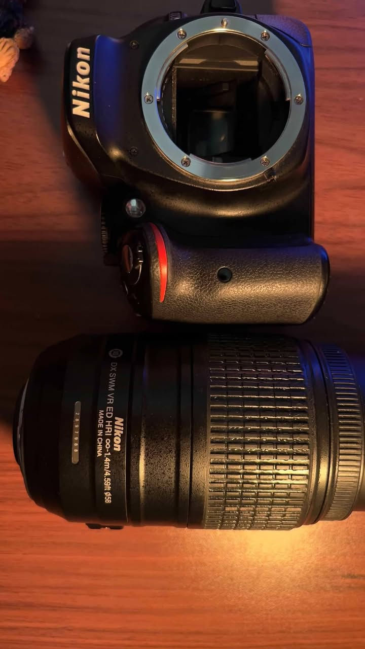 للبيع nikon 5200d
مع عدسة رياضي55-300 
عدسة ستوك 18-55

بطارية + شاحنة + رام 16 + كارد ريدر لنقل الصور و الفيديوهات يرهم موبايل او حاسبة + حزام كتف

السنسر: APS-C (23.5×15.6 مم)

 • الفيديو: Full HD 1080p (30fps)

 • الفوكس: 39 نقطة AF

 • الشاشة: 3.0″ متحركة ، شاشة قلاب

السعر 400 الف قفل
المكان بغداد و التوصيل مجاني لكافة المحافظات 
*********** واتساب
