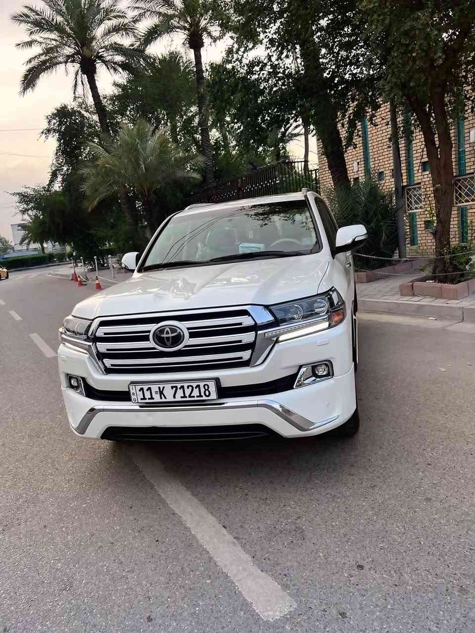 سلام عليكم لاند كروز لبيع مديل 18حجم محرك 6 ‭***********‬
