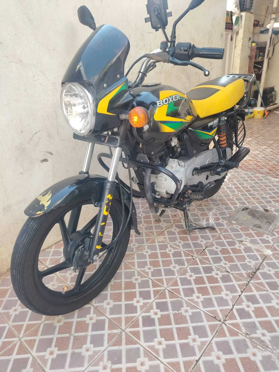 سلام عليكم بوكسر ٢١ مرقم  مكفول السعر ١٥٥٠  بيه مجال مكان ديالئ بعقوبه *********** اتصال.           *********** وتساب
