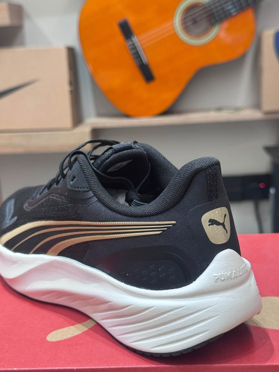 👟 PUMA BONUS LITE

🔥 حذاء رياضي رجالي بتصميم عصري وأنيق، يجمع بين الخفة والراحة للاستخدام اليومي.

🖤 الأسود: قياسات 41 – 42 – 43
💙 النيلي: قياسات 42 – 43

☁️ نعل مريح وسميك
🪶 تصميم خفيف ومناسب للمشي والمشاوير اليومية
✨ شكل رياضي أنيق وسهل التنسيق

📲 للطلب والاستفسار: ***********
📸 Instagram: zeyad.brand
🎵 TikTok: @zeyad.brand
📘 Facebook: زياد براند للوكالات العالمية
