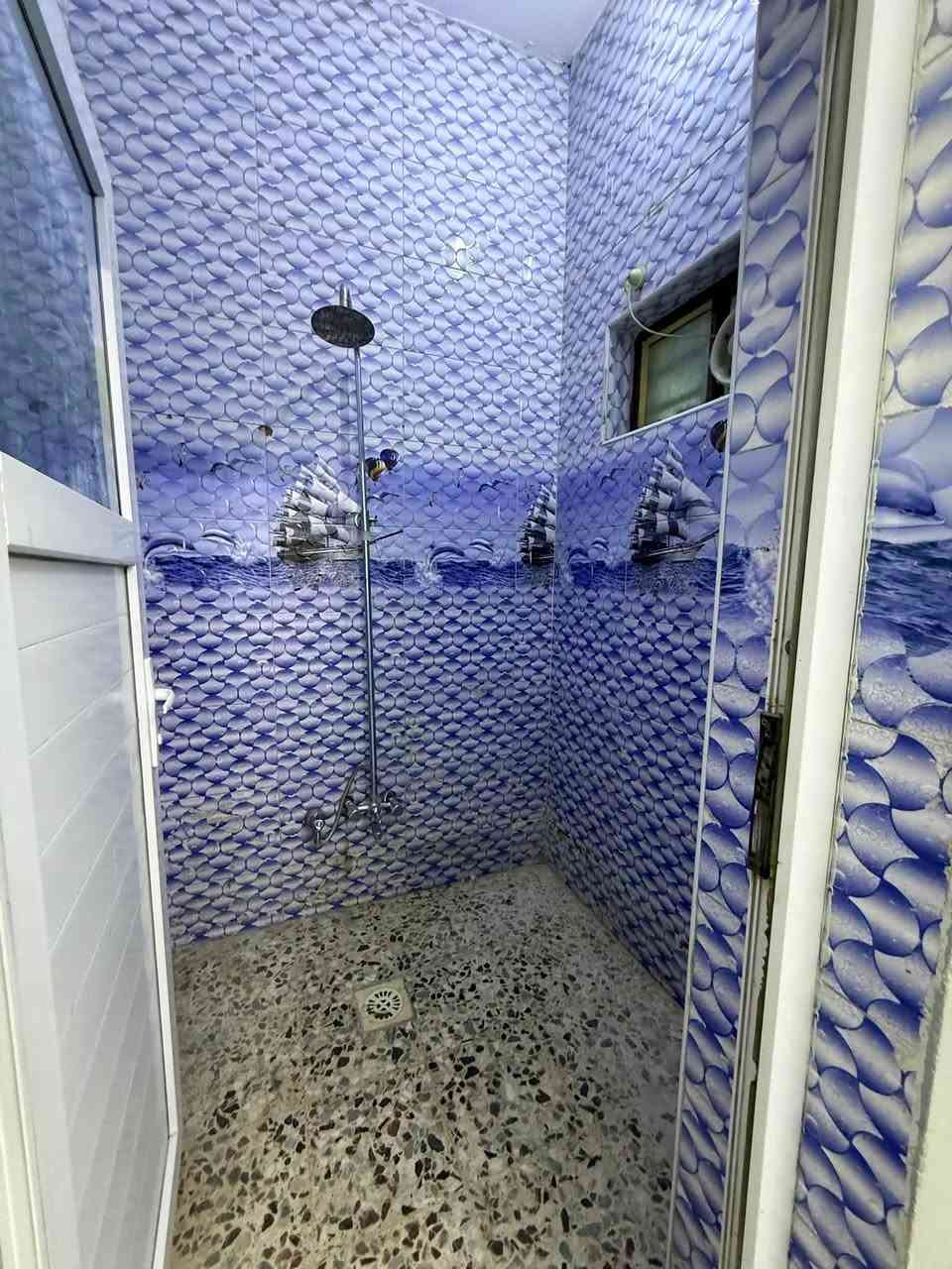 للايجار …للايجار 
📍حي الطاقة مجاور سنونو مقابل حي السلام
🏠بيت مساحة 100 م طابقين 
يتكون من 
▪️2 غرف نوم 
▪️صالة 
▪️استقبال 
▪️مطبخ 
▪️حمامات داخلية وخارجية 
***********
