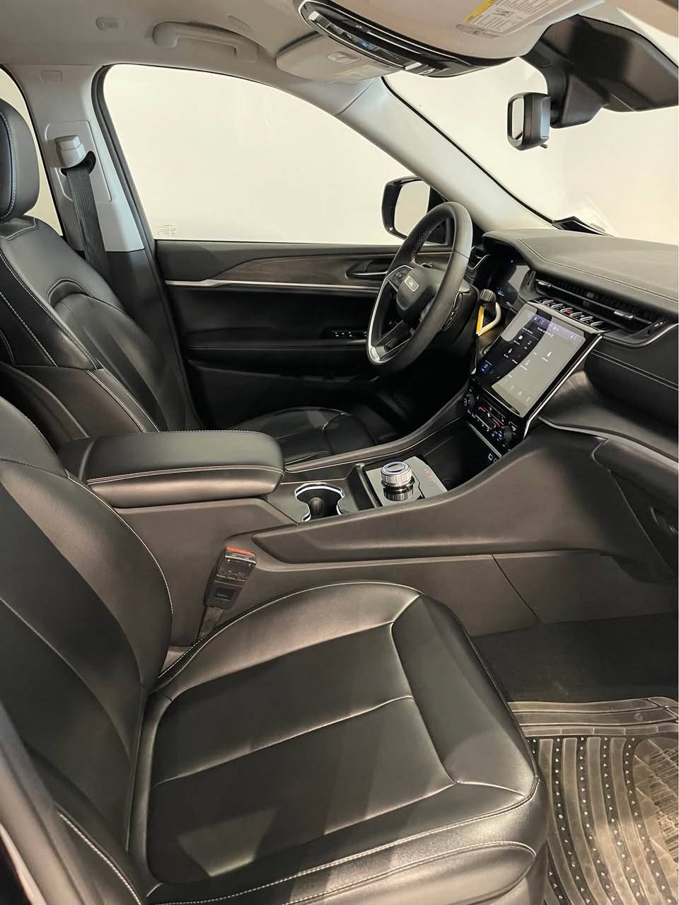 jeep grand cheroke 2024 limited 
دوو پارچەی بۆیاخە -بێ ناو گرتن 
ئێرباگیشی نەتەقیوە - زۆر زۆر تازەیە 
١٦ هەزار مایل ڕۆشتووە - سەیارەکە بێ دەبڵ ئەکسلە 
فوول مواصفات بەس پانۆراما نیە - ڕەقەم کاتیە 
گێڕ و مەکینە و کارەبایی بەشەرت - شوێن سلێمانی

1C4RJGBG1RC709491

***********
*********** 

جیب کراند شیروکی لمتد مودیل ٢٠٢٤ مواصفات لمتد
 قطعطین صبوغ ( بونیت و جاملخ ) بدون دواخل 
بدون ارباک ( ما طاک ارباک) — ماشیە ١٦ الف میل 
جدید جدید سیارە بدون دبل اکسل— 
فول فول مواصفات بس مو بانوراما — رقم کاتیە 
مکان سیارە سلیمانیە شرکە روجماک 

1C4RJGBG1RC709491

***********
*********** السليمانية, العراق
