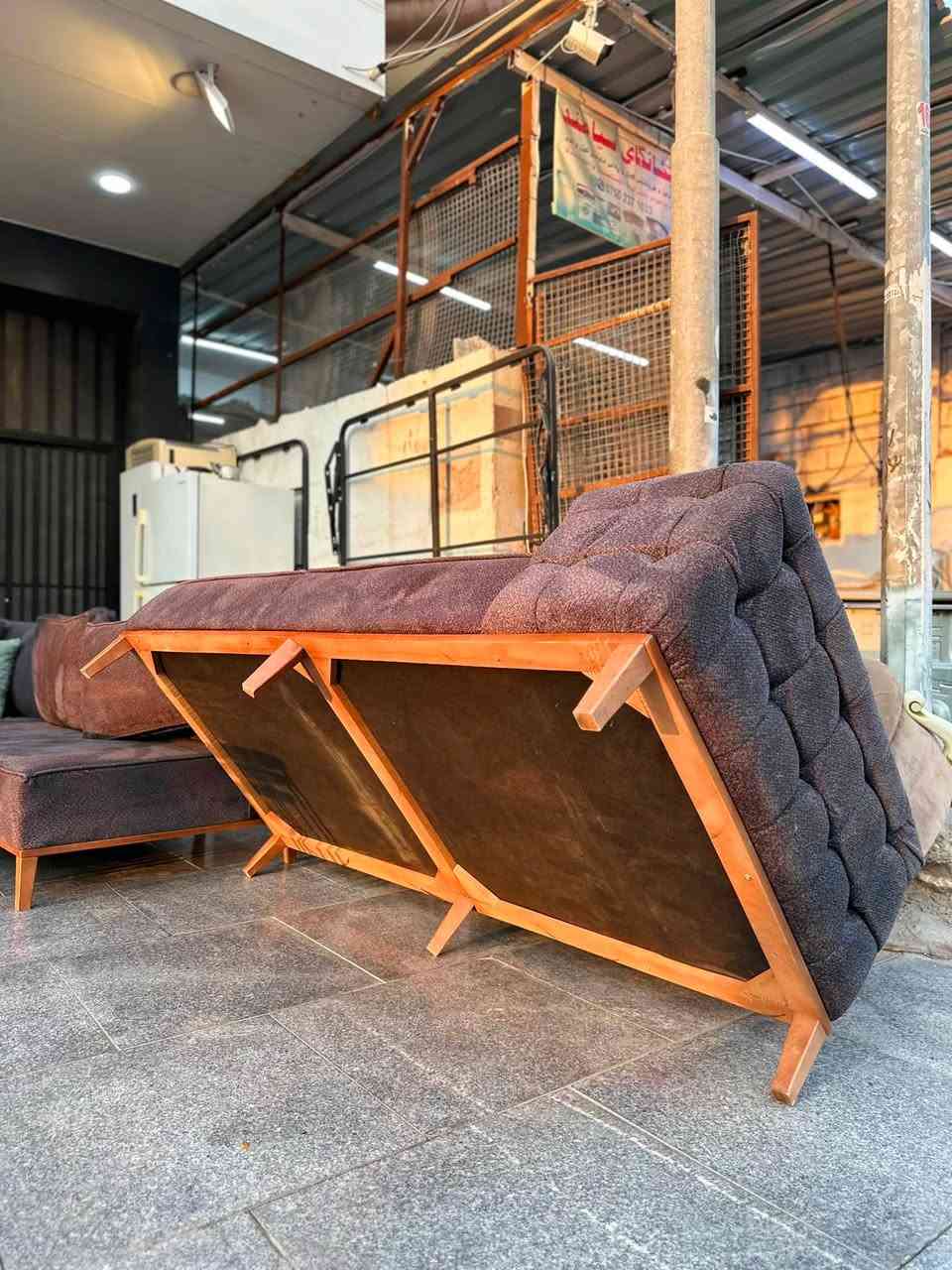 كورنار من ماركه ( مودا سوفا )  نسبت النضافه 100‎%‎
مواصفات التخم 
1- الاسفنج فول سوفت طبي
2-كوشات الضهر متحركه فول بولستر 
3-الهيكل والارجل بالكامل خشب 🪵 زان  الاصلي 
4-بموديل حديث وبي مكتبه جانبي  + جانب موديل جستر  
5-وبي قطعه متحركه جوكر تناسب جميع الاماكن 

العنوان اربيل هفلان شارع 20 للمستعمل  ( معرض الياقوت ) 
للحجز والاستفسار تواصل واتس اب 
***********
***********
