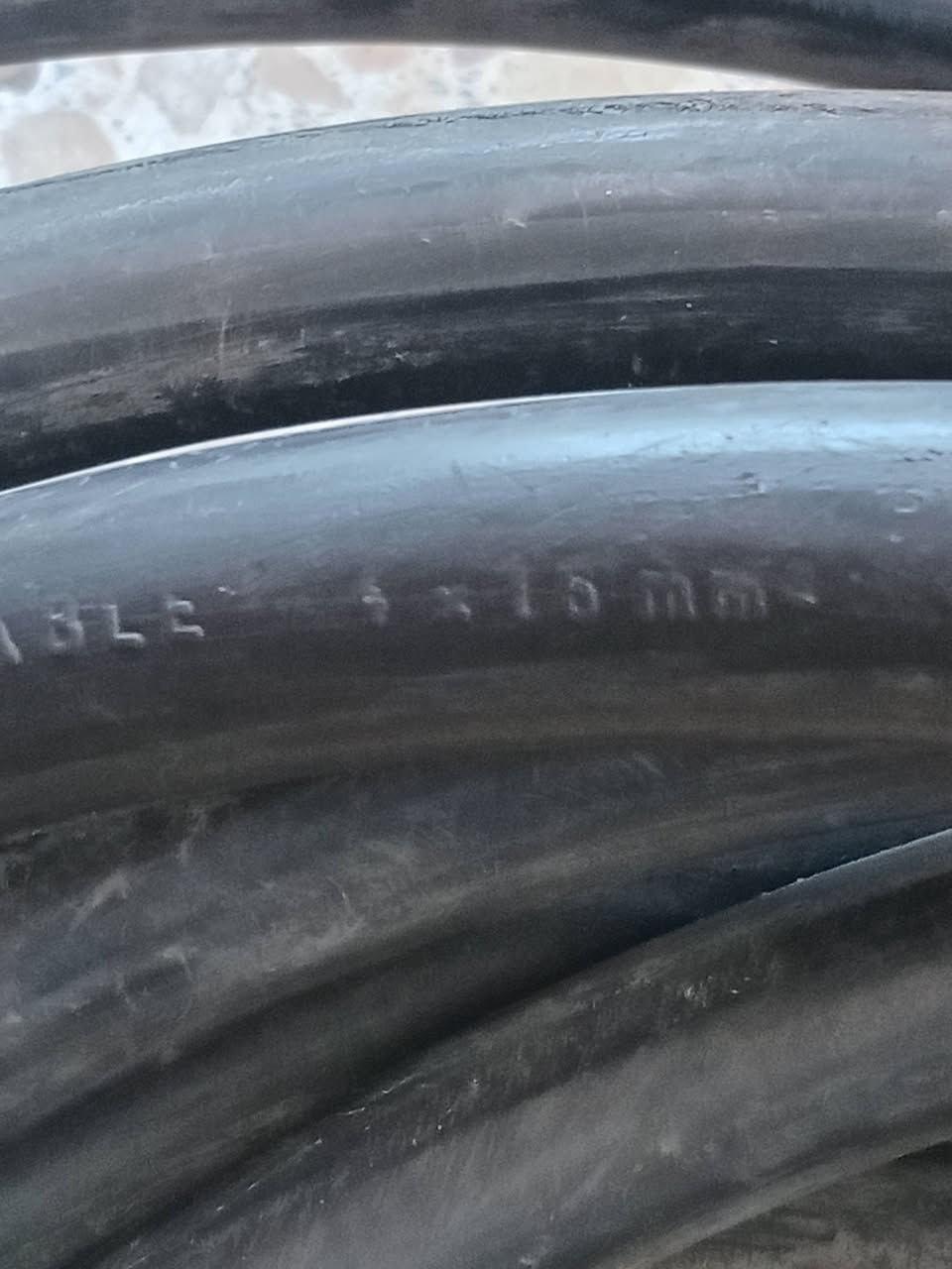 كيبل للبيع 4×16 طول 20 متر العنوان بغداد الاتصال ***********
