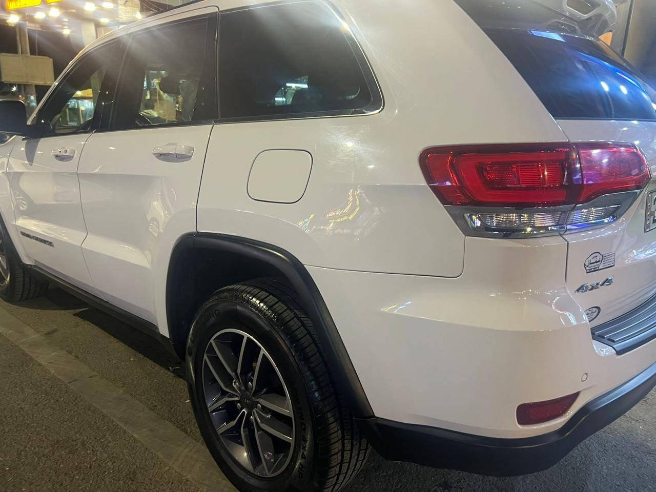 جیب گراند چیرۆکی 2019 
سپی بەفری 4WD
تەنها ٥٨ هەزار ڕۆشتووە 

سەیارەی ماڵی خۆمەو یەک دەستە 
مواسەفات ناوکرێمی، کوشن جڵد، کوشن کارەبایی،شەغال، بەسمە، دوو دەرگا بەسمە،
 ئۆتۆ هۆڵد و ئۆتۆ ستۆپ، شاشە گەورە،کامێرا،
 ڕادار،ئاوێنە فۆتۆ و Assist وە دژە فول، حاسە، دەبڵ ئەکسل، تەبرید دەبڵزۆن 
 تەبرید مەرکەزی ٤ مۆدی لێخوڕی هەیە
‏Sport، Eco، Auto ،manual سیتمی ئۆفرۆد،کاڕپلەی،ڤۆلیۆم و تەحدیدسورعە، تەلەفۆن،لیدی ناوەوە،تراکشن و دژەخلیسک
زۆر مواسەفاتی تر..……

 سعر ٢٢٠ 

زۆر تازە و جوان ماوەتەوە 
بێدەعم و لێدران، ڕەقەم شەنسیم داناوە
زۆر پاک و تازەیە 
٢ پەڵەی بچوک بۆیاخی هەیە لای خۆمان بووە دیاریم کردووە
سپێری دانەگیراوە

ژمارەی خاوەنی 
***********
*********** السليمانية, العراق
