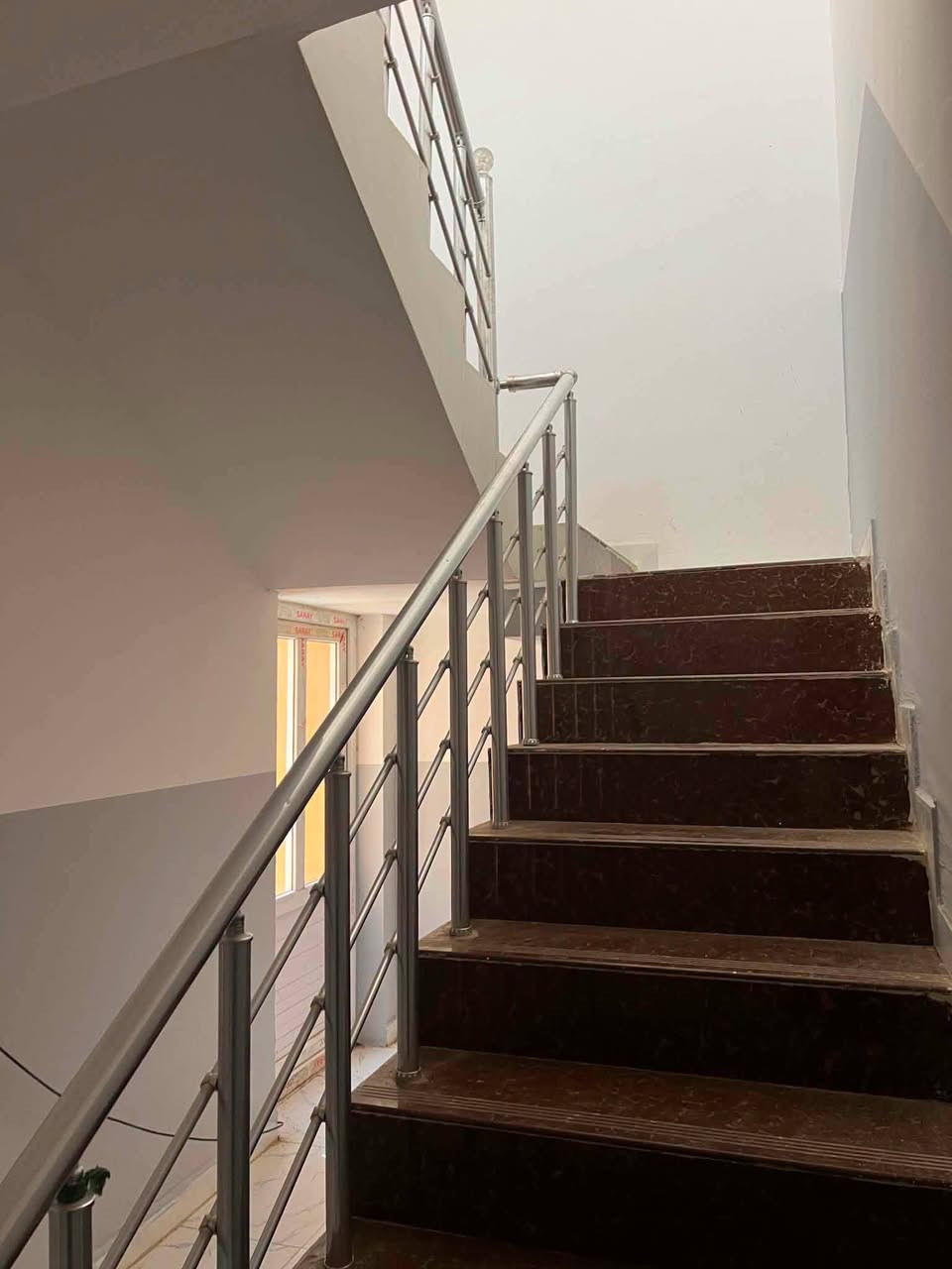 #دار_سكني_مؤثث_للايـــجـــار

موقعه #مجمع_الزهراء_السكني_التقيه_الرابعه
مساحته 200 متر
يحتوي علئ غرفتين نوم وصاله واستقبال 
ومطبخ وصحيات وكراج سياره البيت مؤثث بلكامل 

#ايجاره_400_الف_مع_مقدمه_سته_اشهر
للاستفسار اكثر ***********
أو مراجعه مكتب السند للعقار الكائن في الجزائر شارع المطاعم مقابل مدارس التفوق الاهليه
