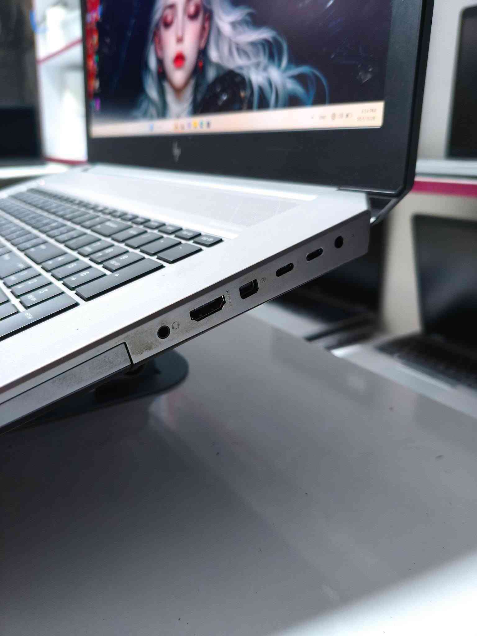 بمعالج i9 و بكرت شاشة RTX5000 بحجم 16 كيكا
المهندسين لا تفوتكم
🔥 HP ZBook 17 G6 — Workstation احترافي بقوة NVIDIA Quadro RTX 5000 🔥

💻 المواصفات:

🚀 المعالج: Intel Core i9 – الجيل التاسع H

🎯 كرت الشاشة: NVIDIA Quadro RTX 5000 16GB

🧠 الرام: 16GB DDR4

💾 التخزين: 512GB SSD

🖥️ الشاشة: 17.3" FHD

🎮 كرت مدمج: Intel UHD Graphics 630

⌨️ الكيبورد: عربي + إنكليزي بإضاءة ليزرية

🔥 أداء احترافي للأعمال الثقيلة!
مصمم ليقدم أداء قوي في: 🎮 الألعاب
🏗️ التصميم الهندسي
🧊 برامج الـ3D والرندر
🎬 المونتاج
💻 البرامج الهندسية والثقيلة

🎁 هدايا مجانية مع الجهاز: 🖱️ ماوس
🖤 ماوس باد
🎒 حقيبة لابتوب
🔌 شاحن

📍 العنوان: بغداد — الأمين الثانية
📲 للطلب والاستفسار واتساب أو تليگرام:
***********

مليون و50 الف بسسس
