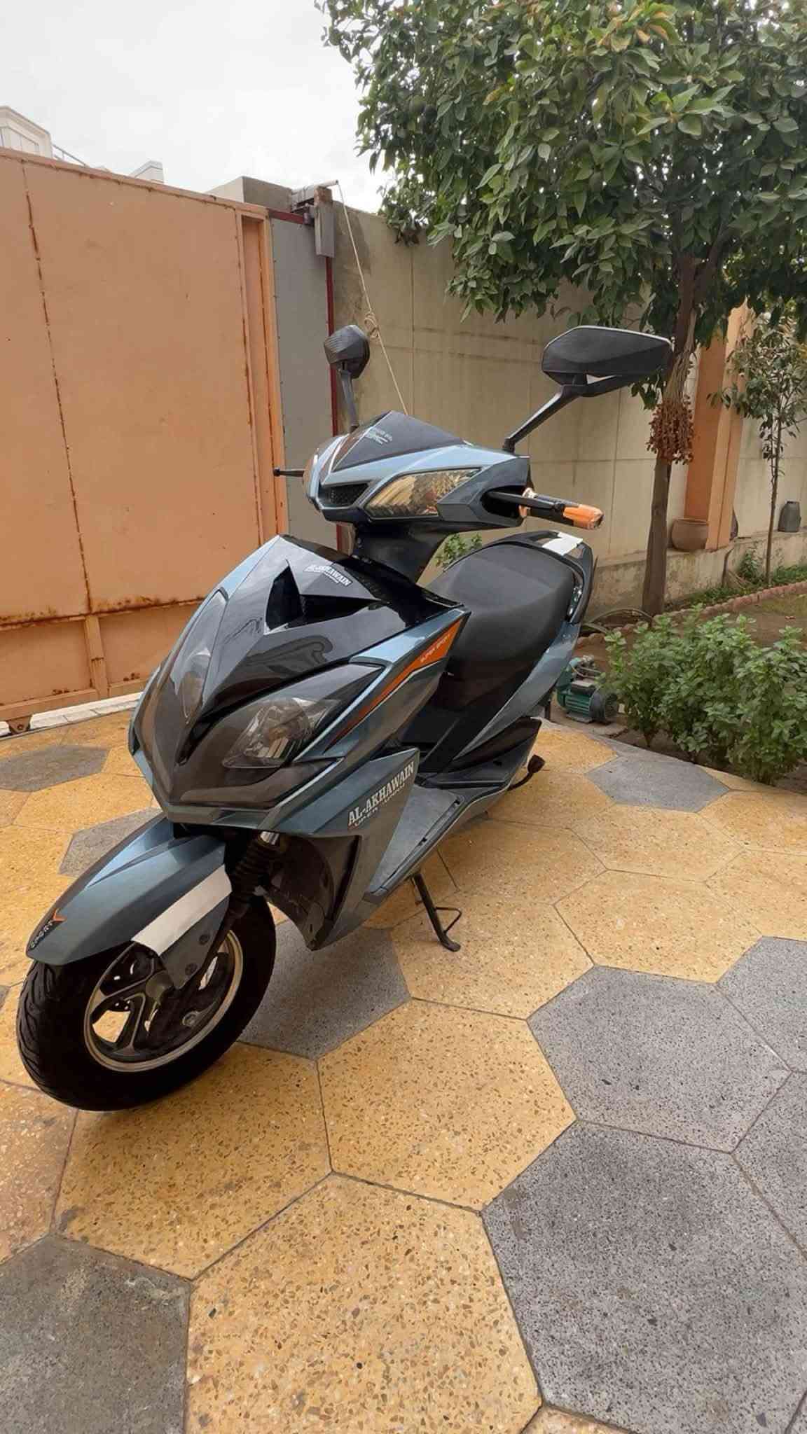 شحن • ٥ بطاريات • مابي نقص
