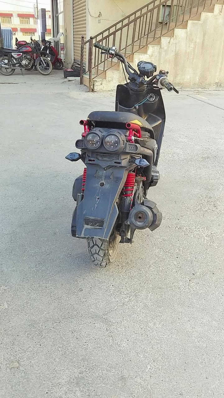 دراجه سكنس الجبلي  نوزل دراجه كلها بلاديه ماكينه ما مفتوحه الدراجه شلعه ومعدل نقص اللي بيها نقص اللايت الامامي باقي الدراجه كلها كامله مختمه سعر الدراجه 650 العنوان حسينيه الراشديه.    ***********
