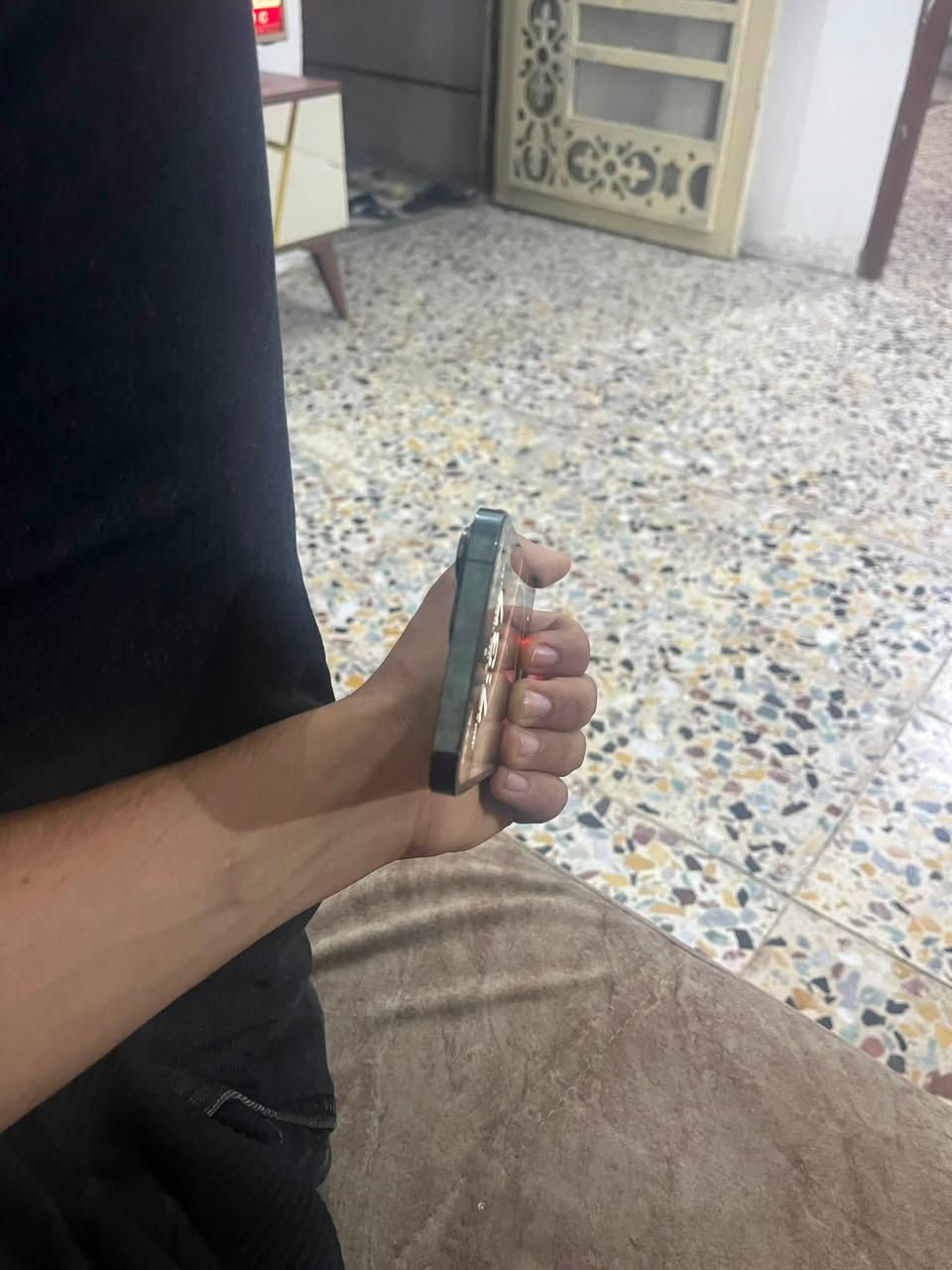 ايفون ١٣ برو ماكس بطاريه ٨٩ شرق اوسط شاشه مبدله الاصليه بي شخط بسيط بضهر سعر ٦٢٥ وبيه مجال مكاني طوريج ***********
