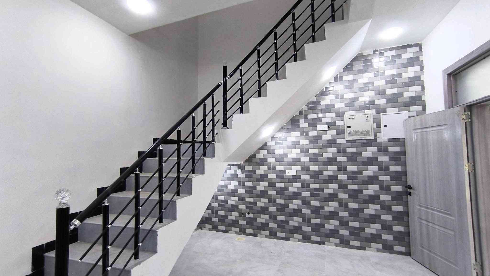 🏠دار للبيع مساحه ١٠٥ متر
مواصفات الدار 

صالتين 
غرف نوم 3 
مطبخ 
استقبال 
صحيات داخليه خارجيه 
طـابو صرف بناء كونكريت 

بنـاء حديث غيـر مسكون جاهز للسكن 

عنوان الدار حي الفرات خلف كليه الطب 
للاستفسار اكثر خاص 
او الاتصال ***********
