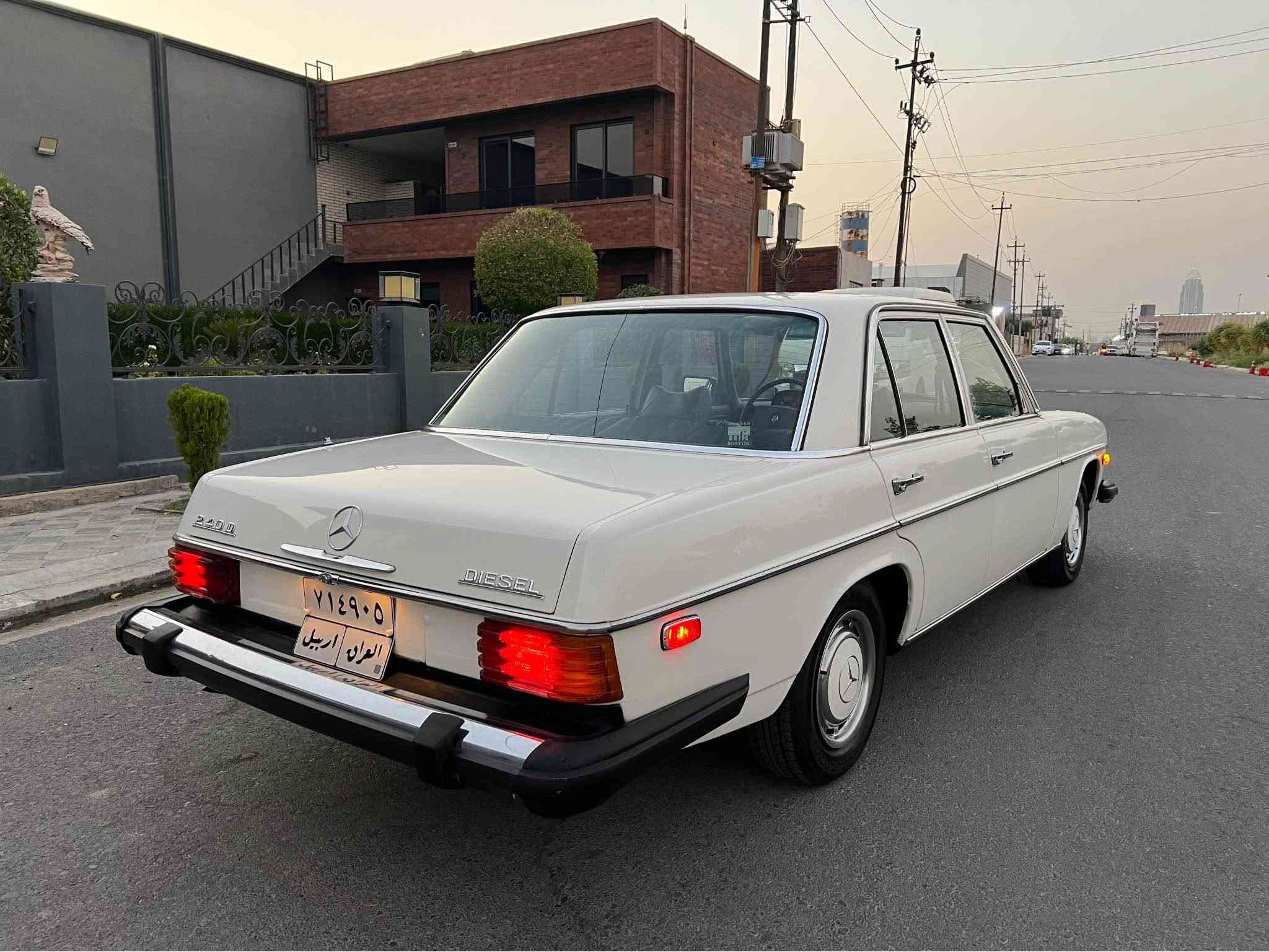 Mercedes Benz E240 D DIESEL 1974

موديل ١٩٧٤ مواصفات امريكي فول مواصفات 
دخول جديد تبريد سلايد قفل مركزي ستيرن پاور 
كشن جلد داخل نيلي 

ديزل محرك گير كل عل بيلاد برغي مامفتوح 
داخل و خارج سيارة كل عل بيلاد 

ماشي ٧٧٠٠٠كم 

مكان سيارة اربيل معرض هاشم للسيارات 

***********
*********** أربيل, العراق
