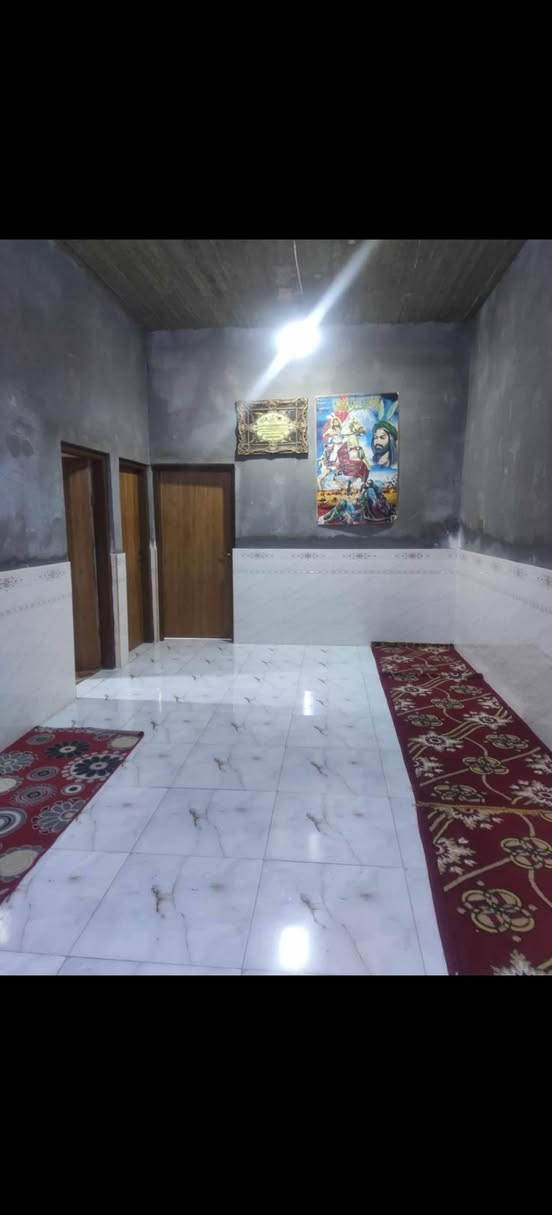 داران للبيع
المساحة الكلية 1180 متر مربع، كل بيت 170 متر
البيت الأول يتكون من غرفتين نوم وصالة وديوانية ومطبخ وحمام داخلي
* الارض ميريه *
البيت الثاني يتكون من غرف نوم عدد ٣ ومطبخ وصاله وحمام داخلي
بناء بلوك سنة ٢٠٢٠ سطح كونكريت
العنوان : الهارثة - المشان عمود ٨٤ يبعد عن شارع بغداد ٢٠٠ متر
سعر الداران مع الارض 98
***********
