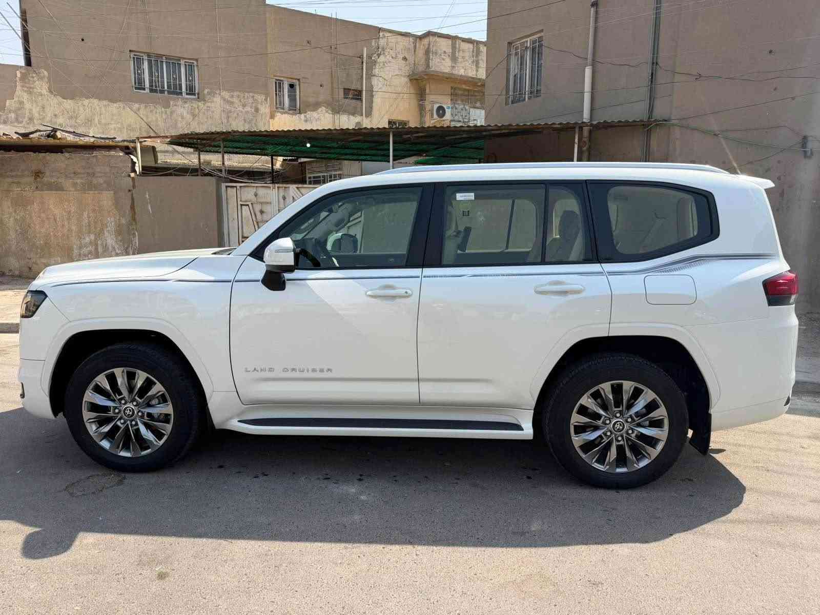 لاندكروز GXR • ٢٠٢٥ • ٤٠٠٠٠ كم