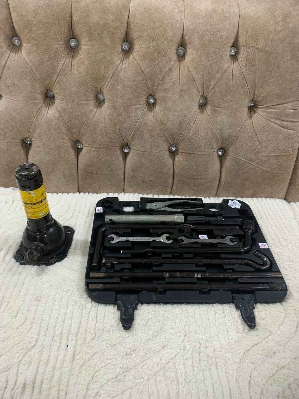 للبيع جك تويوتا (برادو + جكساره ) اصلي اصلي تفصيغ جك مع كامل ملحقاتها مع قاعده هم
جك اصلي تفصيغ سعره كلش مناسب كاملن ب (( 180 الف ))
للاستفسار راسلني خاص اوو اتصل على هذا رقم واتساب موجود بيه 
***********
يوجد توصيل للجميع محافظات العراق
