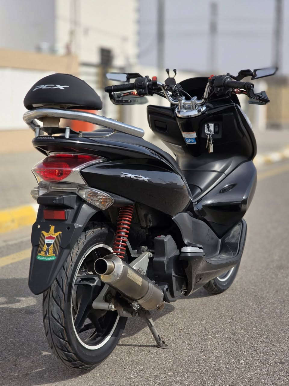 دراجة PCX 150cc جيل اول
دراجة مكفولة من كلشي
مال رمبة على ايدي ادامة دهن موتال بانزين كله محسن
دواسات بريك رياضي + البلاديات موجودة
اكزوز رياضي اصلي بلادي + البلادي الكاتم موجود
دراجة مابيها اي نقص ونظيفة وكاملة مكملة 
( بيها فقط كسر بالكفر الجانبي الايمن )
العنوان الكوت مجمع الرواد السكني
السعر 1800
الاتصال ***********
واتساب ***********
