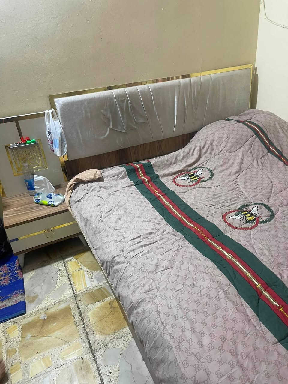 ***********سلام عليكم غرفه لبيع استفسار تصلو عله رقم

