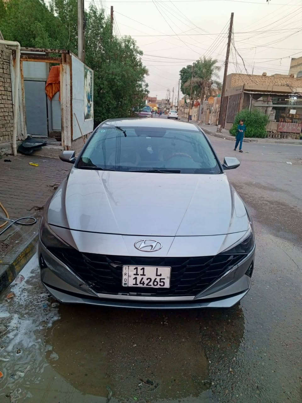 انترا موديل 22 رقم بغداد بسمي حادثهه واضح بل صؤره البيع العنوان بغداد جسر ديالى القديم بس كيرهه بي عته ماعرف شبي عله الفحص باقي سعرهه اب 120 وبي مجال الرقم ***********

نص مكتوب في الصور:
- 1 / 10 2022 Hyu... bid.cars