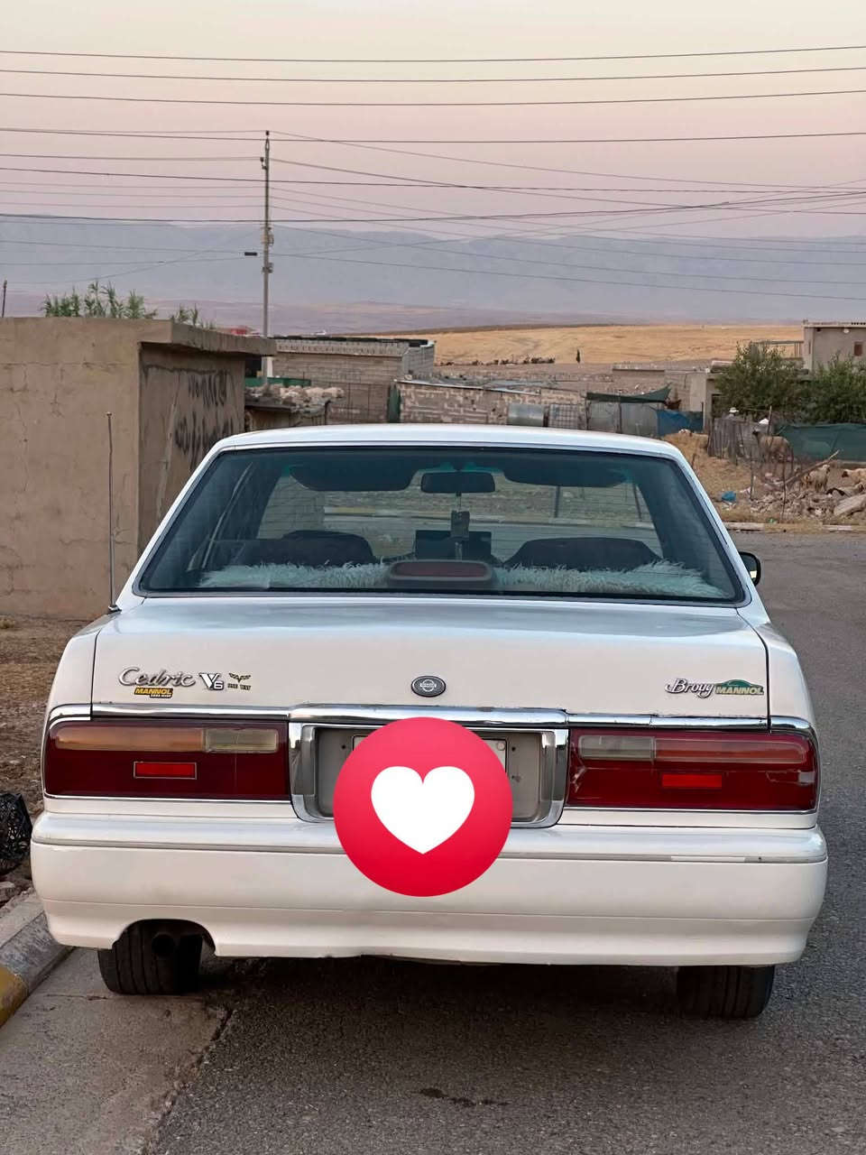 سلاو ئه م سدريكه بو فروشتن یا گورینه وه به مه لیکه ی موس مودیل 2001 سه نه وی تا 2029 تازه یه عام بو یاخ له سه رکال بونه وه کراوه بس چه ملخی پیش لای سایق دعمه ناوی نه گردوه سیسته می خازی بی کیشه ی له سه ره به شه رتی هه نو شتیک ته برید له سه ر سویچه بی عیبه نرخیشی 40 گه لا و معامله
***********
