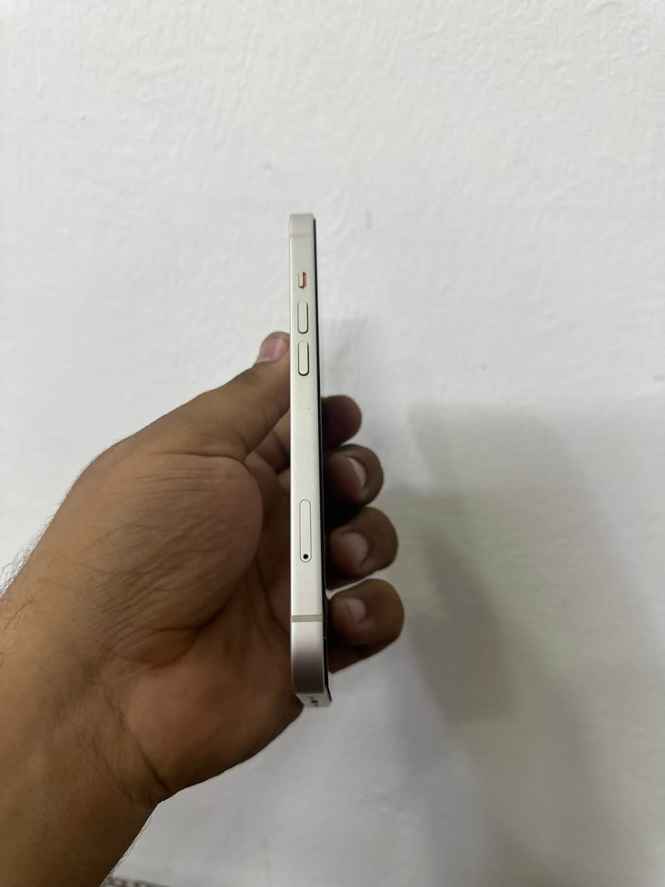 ايفون ١٣ عادي
ايفون ١٣ عادي 
الجهاز نضيف جداً جداً
البطارية :96%بلادية 
الذاكرة : 128 G
الجهاز وتر بروف لا مفتوح وممبدل بي اي شي

العنوان : بغداد البياع

للاستفسار :***********

السعر :525 الف وبي مجال

نص مكتوب في الصور:
- ١٢:٠٦
- حالة البطارية والشحن
- كما هو الحال مع البطاريات القابلة لإعادة الشحن، بطارية الهاتف قابلة للاستهلاك وتصبح أقل فاعلية مع الوقت. معرفة المزيد...
- الحد الأقصى للقدرة
- ٩٦٪
- هذا قياس لقدرة البطارية مقارنة بقدرتها عندما كانت جديدة. قد تتسبب القدرة المنخفضة بتقليل ساعات الاستخدام بين عملية الشحن والأخرى.
- أقصى قدرة للأداء
- ستساعد الأنظمة المضمنة في النظام والمكونات في تخفيف آثار الأداء التي قد تلاحظها أثناء التقدم الكيميائي في عمر بطارية iPhone.
- شحن البطارية المحسن
- للحد من استنزاف عمر البطارية، يتعلم الـ iPhone من عادات الشحن اليومية، بحيث ينتظر ولا يتجاوز ٨٠٪ حتى يحين موعد حاجتك إلى استخدامه.
- حول
- الاسم
- iPhone >
- إصدار iOS
- 16.5.2 >
- اسم الطراز
- iPhone 13
- رقم الطراز
- MLND3J/A
- الرقم التسلسلي
- DGJ60QYVJM
- الأغاني
- الفيديوهات
- الصور
- السعة
- ١٢٨ غ.ب.
- متوفرة
- ١٠٨,٥٨ غ.ب.
- عنوان Wi-Fi
- 94:AD:23:5D:55:84
- Bluetooth
- 94:AD:23:60:E7:32