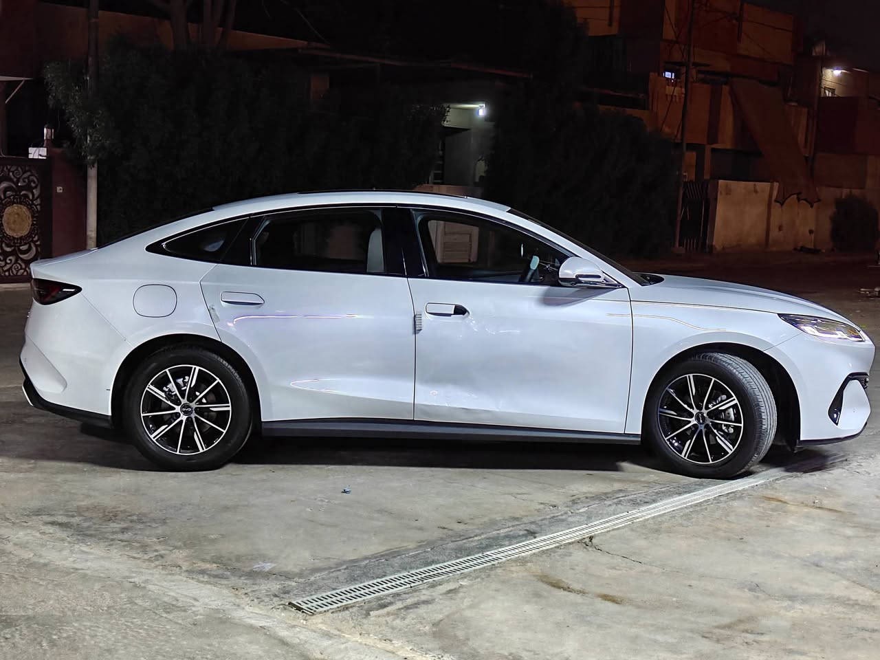 🚗 للبيع | BYD Seal 6 DMi موديل 2025
ماشية 21 الف فقط

المواصفات:
✅ تشغيل عن بُعد
✅ فتحة سقف بانورامية
✅ كرسي السائق كهربائي
✅ بطارية 120 كم (أكبر حجم)
✅ محرك DM-i (بنزين + كهرباء) اقتصادي جدًا
✅ 4 وضعيات قيادة
✅ إنارة LED أمامية وخلفية
✅ شعار BYD بإضاءة LED

🔹 ملاحظة: السيارة بيها بارد

📍 الموقع: بغداد
💰 السعر: 25 مليون قفل
رقم الهاتف: ***********
