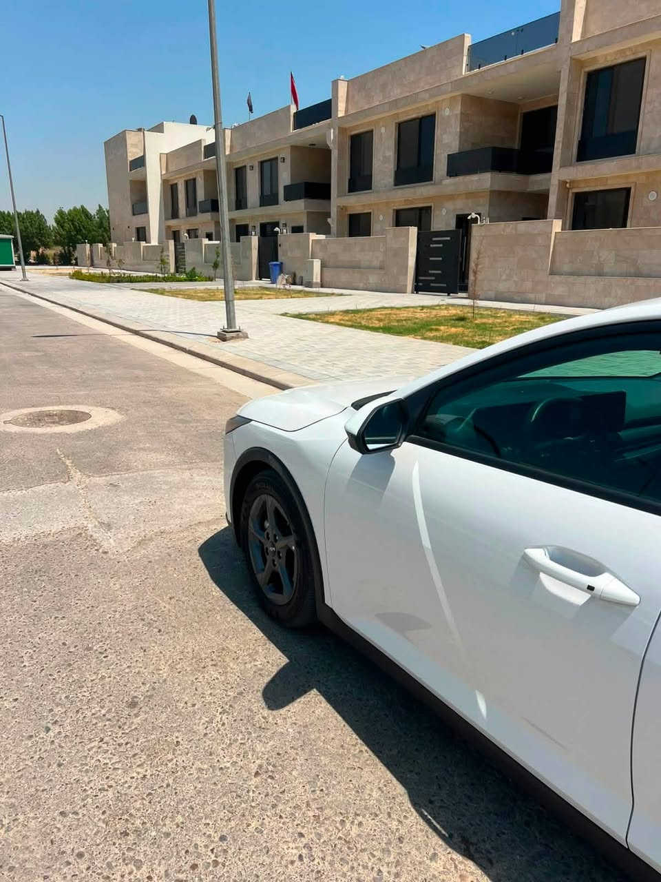 السلام عليكم للبيع k42025  رقم بغداد حره

الون ابيض 

محرك : 2000 دوش المرغوب

فحص هزة سنوية جديده

تحويل ثاني يوم

واردامريكي حادثها بنيد تصليح فقط يعني ليبل واحد
صور الحادث +سونار المندلاوي  بالمشور

1_بصمة 🚗

2_تشغيل عن بعد 🚀

3_ بصمة ابواب +ترحيب 

4_ بصمة جنطه +فتح ذكي عند الاقتراب

5_شاشه متصل حجم كبير 🖥️

6_فول قيادة ذاتيه مع تحديد مسار 

7_فول تحكم ستيرن 

8_منافذ شحن خلفية 

9_سايد بريك كهربائي 

10_مانع انزلاق 

11_نقط عمياء 

12_ تحكم وضعيات قياده

13_رادار امامي وخلفي وجانبي

14_فول حساسات توقف ذاتي

15_لد امامي مع عدسات زنون

16_لد خلفي 

17_كامره خلفية دقه hd 

18_ اوتو هولد

 19_ تحكمات كامره3 وضعيات

 20_اضويه الداخليه لمس

السيارة جديده ماشاء الله 
اخت الزيرو  ماشيه 4000  كيلو 2500 مايل

مكاني بغداد حي الجهاد للاستفسار 

السعر 173 $ بيها مجال حك الجية
اتصل وتدلل
***********
