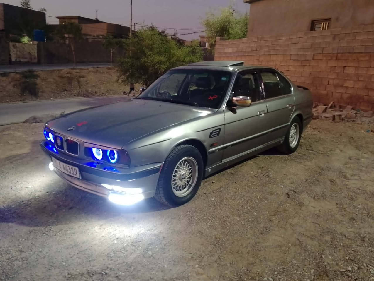 سلام عليكم اخوان اني مكلف بلنشر لحد يرأسلني رجاء بيئم 520 موديل 91 سياره جاهزه تخم تاير جديد صدر باتري كهربائيات كلها شغاله سنويه مجدده تبريد ثلج مكينه مسكر كبس داخل جديد اسود لايت زنون سنتر لوك شرط التحويل مكان السياره ديالى رقم صاحبها ‏‪***********‬‏ السعر 50 اوبيها مجال
