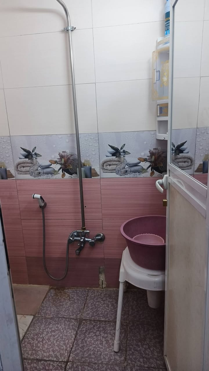 🏠 للبيع بيت في بغداد الجديدة – قرب كراج النعيرية
📍 الموقع: بغداد الجديدة، قريب من كراج النعيرية، فرع وقريب من الكراج
📐 المساحة: 54 م²
🏡 البيت طابقين وبناء نضيف
🛋️ الطابق الأرضي: صالة + مطبخ + غرفة منام
🛏️ الطابق العلوي: غرفة
📄 طابو
💰 السعر: 127 مليون قابل للتفاوض
✨ موقع مميز وقريب من الخدمات والمواصلات.

📞 للاستفسار والتواصل:
***********
