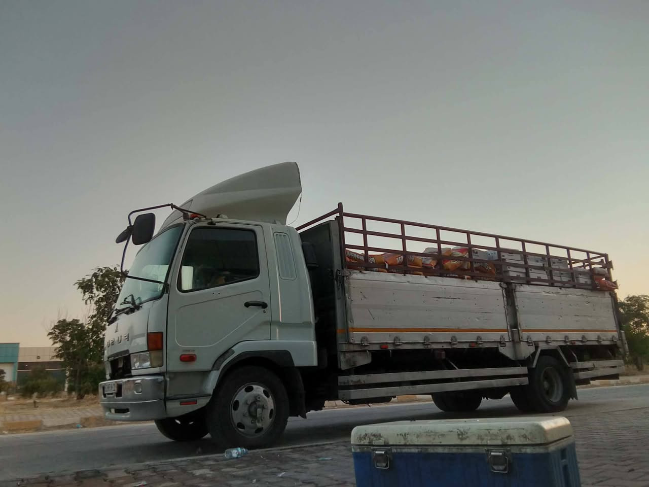 سلام عليكم فوزه البيع سته وربع سياره جاهزه تبريد ثلج مكينه ١٦كسل شيطان  بسمي مكان سياره بغداد سعر ١٤٠.    
***********

