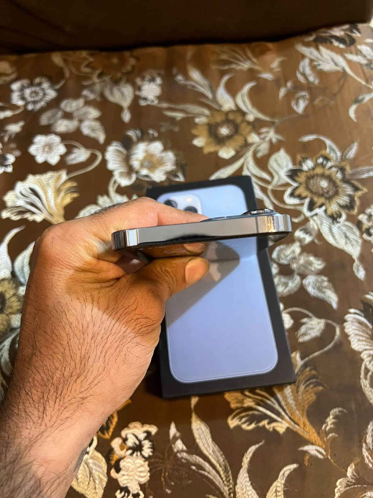 13 برو ماكس
ايفون 13 بروماكس شرق اوسط مكفول كفاله عامه 

بطاريه 72 داخله بالخدمه  ذاكره 256  

نضافه 100 شخط مابي جدا نضيف غراضه كامله

750 وبي مجال ***********

بغداد الكماليه

نص مكتوب في الصور:
- 9:39 40 حول الاسم X_m35 إصدار iOS 26.7 اسم الطراز iPhone 13 Pro Max رقم الطراز MLLE3X/A الرقم التسلسلي D9GR4QXQ56 انتهت صلاحية التغطية سجل تاريخ القطع والخدمة الأغاني 0 الفيديوهات 395 الصور 1.360 التطبيقات 41 السعة 256 غ.ب. متوفرة 115,57 غ.ب.
- 9:38 40 حالة البطارية والشحن > رسالة مهمة حول البطارية حالة بطاريتك متدنية جداً. يمكن أن يبدل أحد مزودي خدمة Apple المعتمَدين البطارية لاستعادة الأداء والطاقة القصويين. العثور على خيارات الخدمة... 72% الحد الأقصى للقدرة هذا قياس لقدرة البطارية مقارنة بقدرتها عندما كانت جديدة. قد تتسبب القدرة المنخفضة بتقليل ساعات الاستخدام بين عملية الشحن والأخرى. أقصى قدرة للأداء ستساعد الأنظمة المضمنة في النظام والمكونات في تخفيف آثار الأداء التي قد تلاحظها أثناء التقدم الكيميائي في عمر بطارية iPhone. شحن البطارية المحسن للحد من استنزاف عمر البطارية، يتعلم الـ iPhone من عادات الشحن اليومية، بحيث ينتظر ولا يتجاوز 80% حتى يحين موعد حاجتك إلى استخدامه.
- 9:39 40 حالة البطارية والشحن رسالة مهمة حول البطارية حالة بطاريتك متدنية جدا. يمكن أن يبدل أحد مزودي خدمة Apple المعتمدمين البطارية لاستعادة الأداء والطاقة القصويين. العثور على خيارات الخدمة... الحد الأقصى للقدرة 72% هذا قياس لقدرة البطارية مقارنة بقدرتها عندما كانت جديدة. قد تتسبب القدرة المنخفضة بتقليل ساعات الاستخدام بين عملية الشحن والأخرى. أقصى قدرة للأداء ستساعد الأنظمة المضمنة في النظام والمكونات في تخفيف آثار الأداء التي قد تلاحظها أثناء التقدم الكيميائي في عمر بطارية iPhone. شحن البطارية المحسن للحد من استنزاف عمر البطارية، يتعلم ال iPhone من عادات الشحن اليومية، بحيث ينتظر ولا يتجاوز 80% حتى يحين موعد حاجتك إلى استخدامه.
