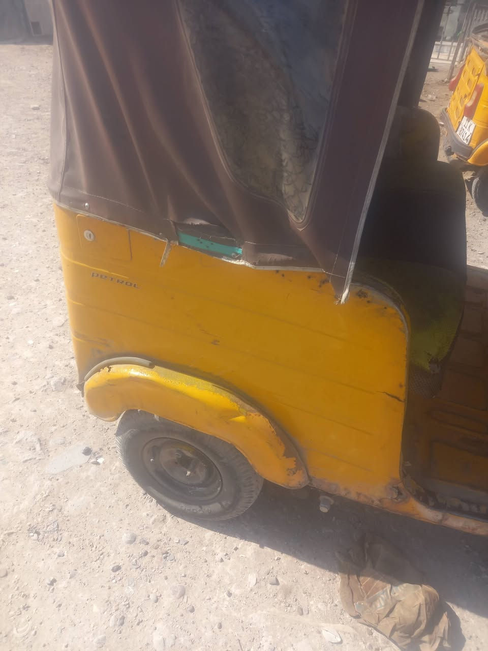 موديل ١٨ شهر ١٢ اوراق كامله بيهه معامله مال رقم باقي ع بصمه الوكيل
٣٣٠٠ قفل قفل 
***********

